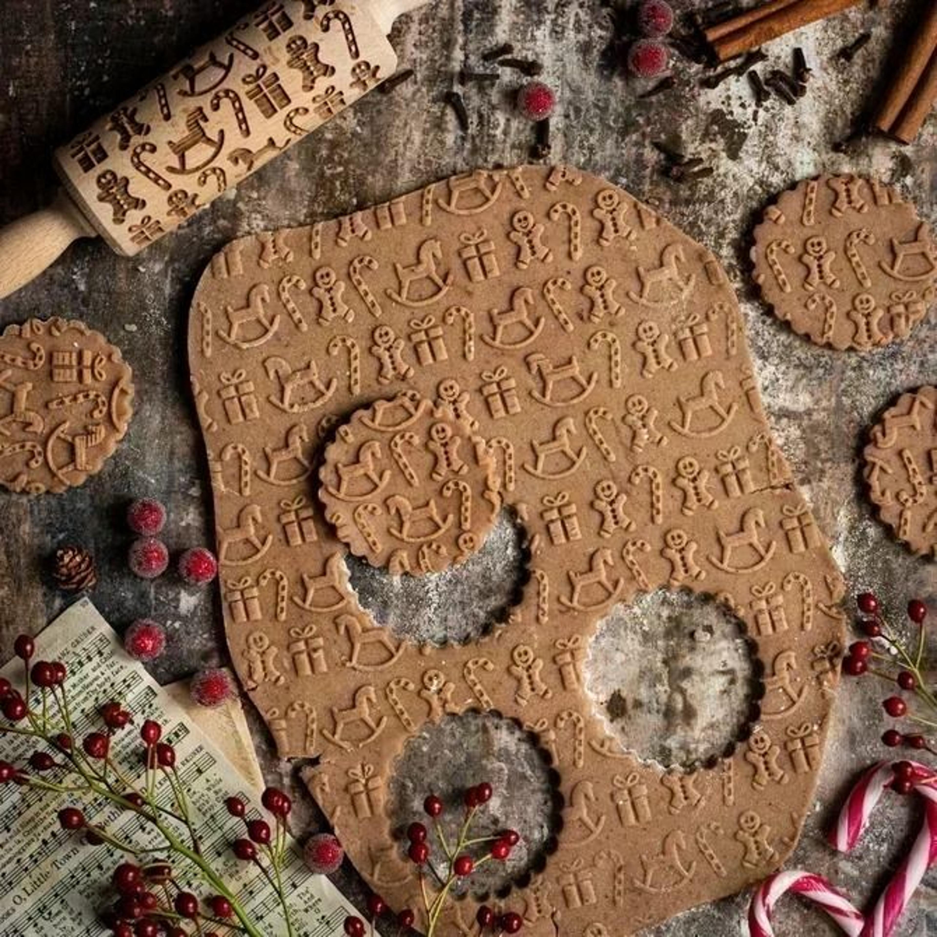 Wooden Embossing Rolling Pin For Baking Cookies And Cakes 11