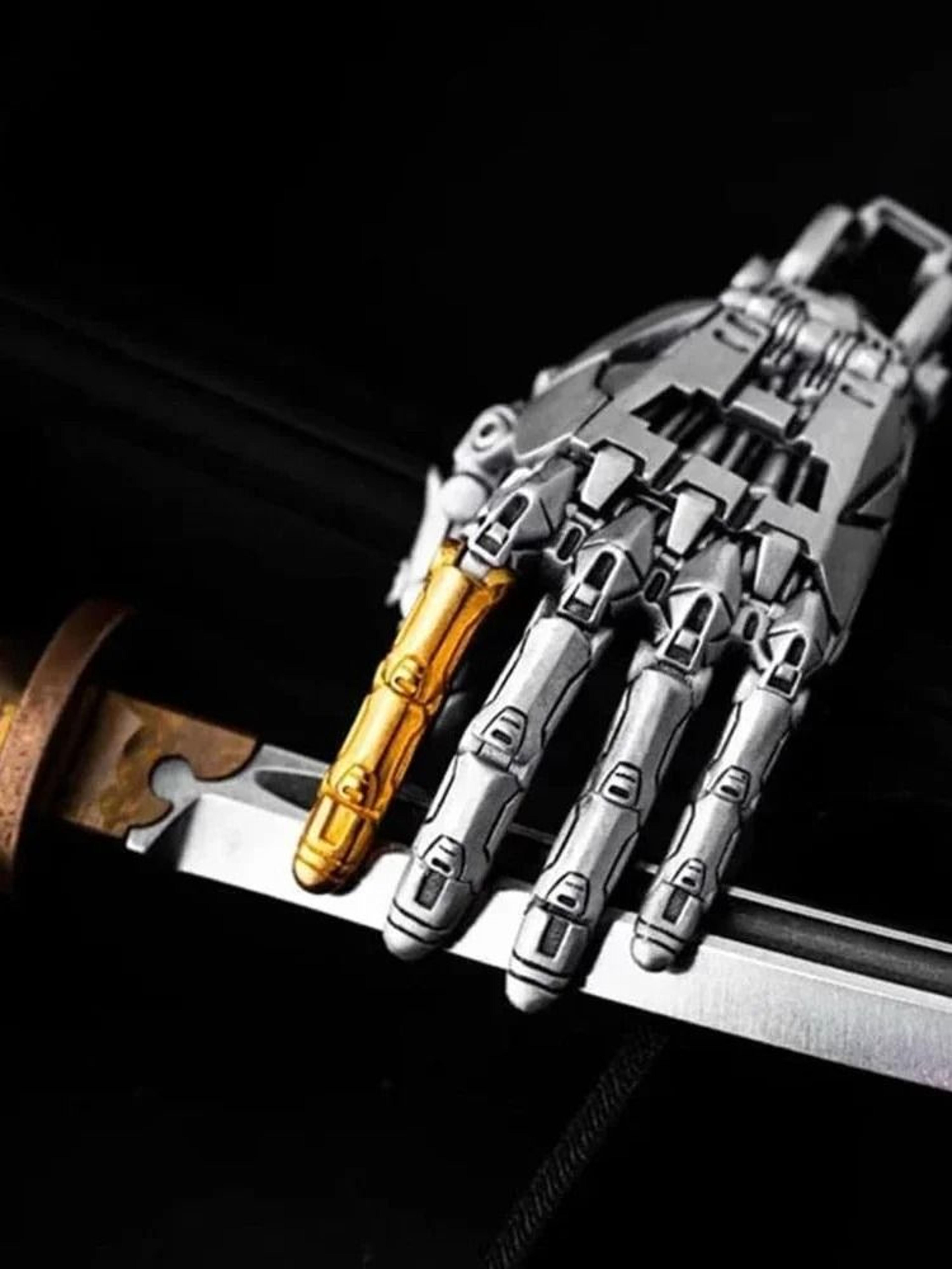 Mechanical Bionic Hand Pendant With Movable Finger Joints 3