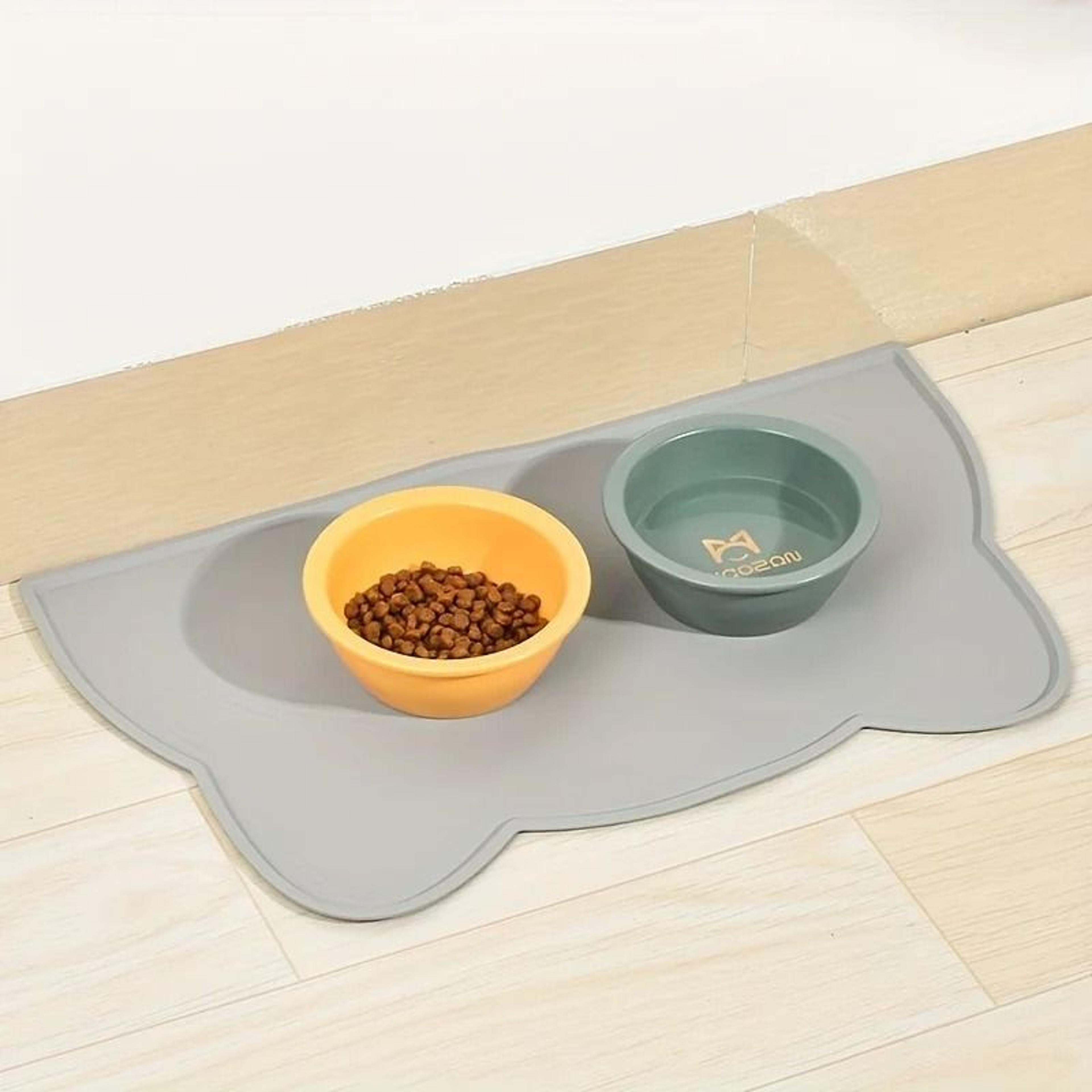 Silicone Pet Feeding Mat With Raised Edge 7
