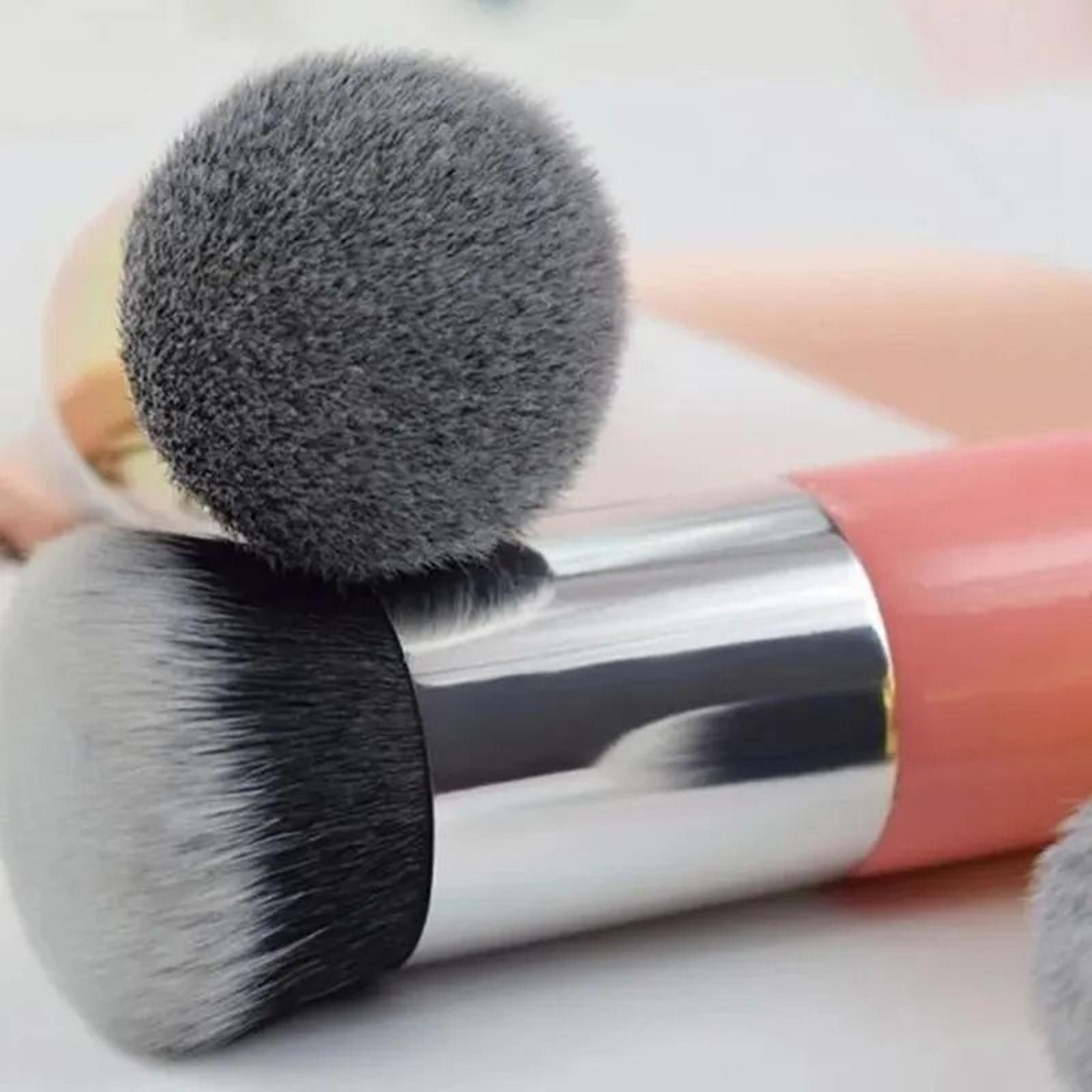 Flawless Finish Foundation Brush For Effortless Makeup Application 3