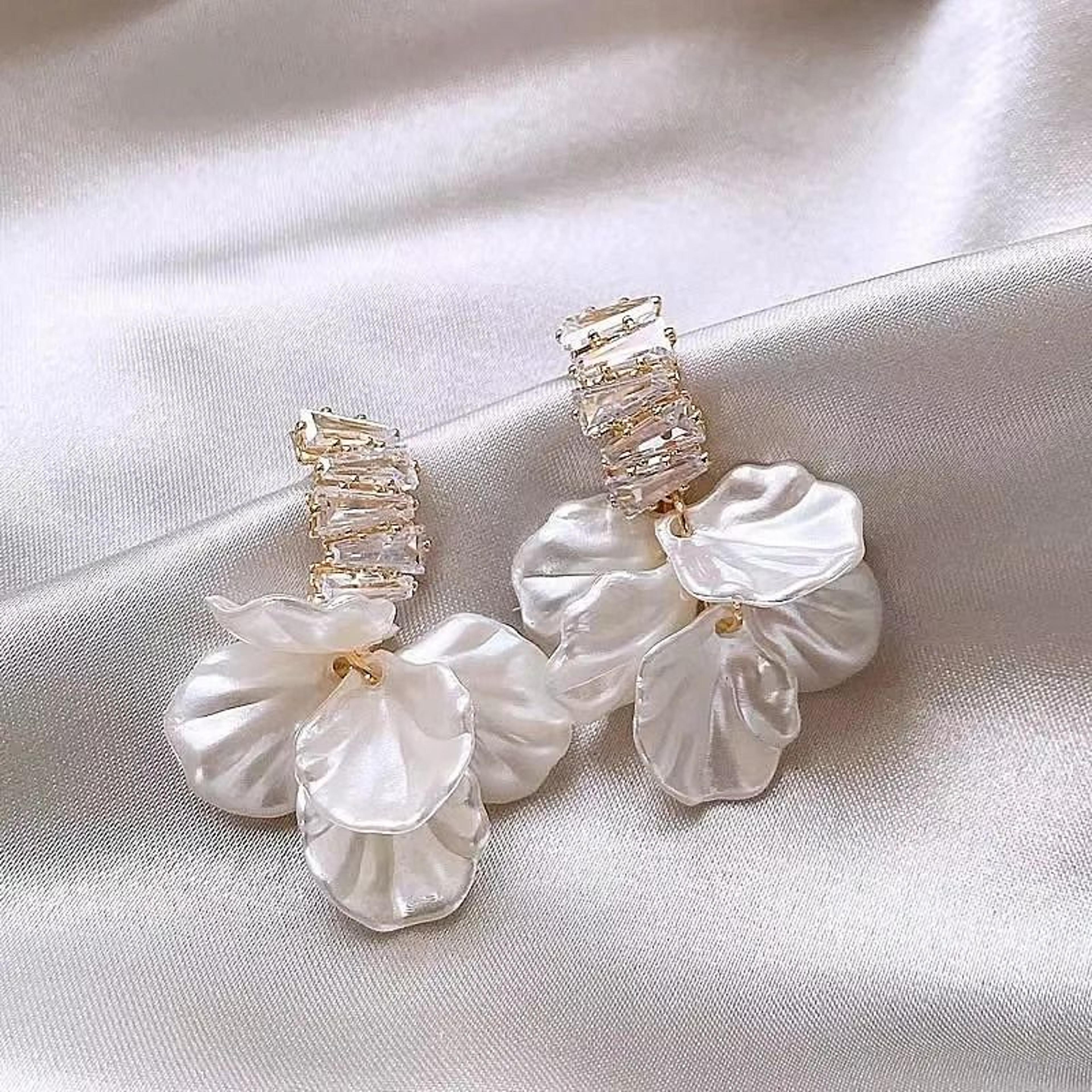 Chic Shell Drop Tassel Earrings 10