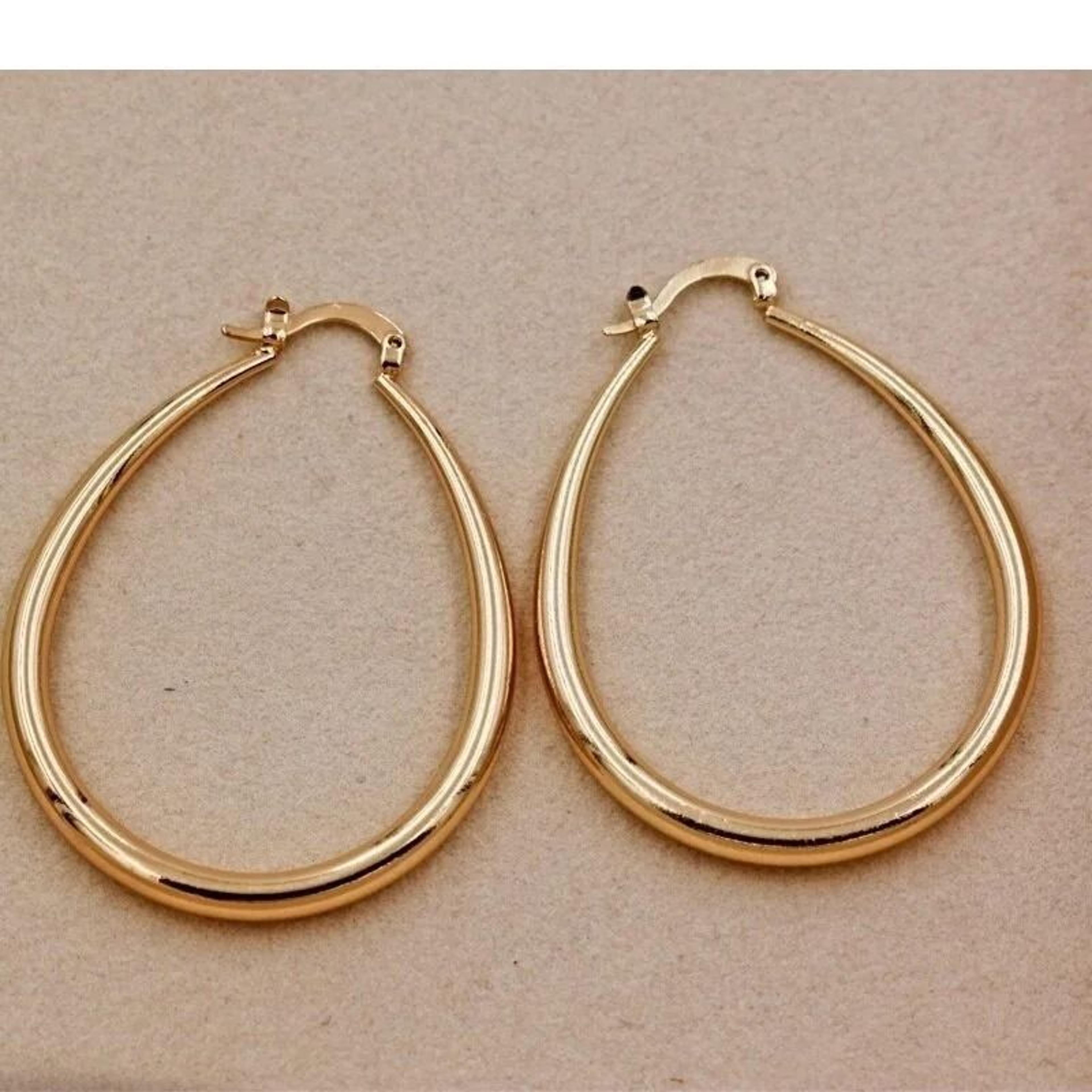 Elegant Gold Shine Hoop Earrings 4