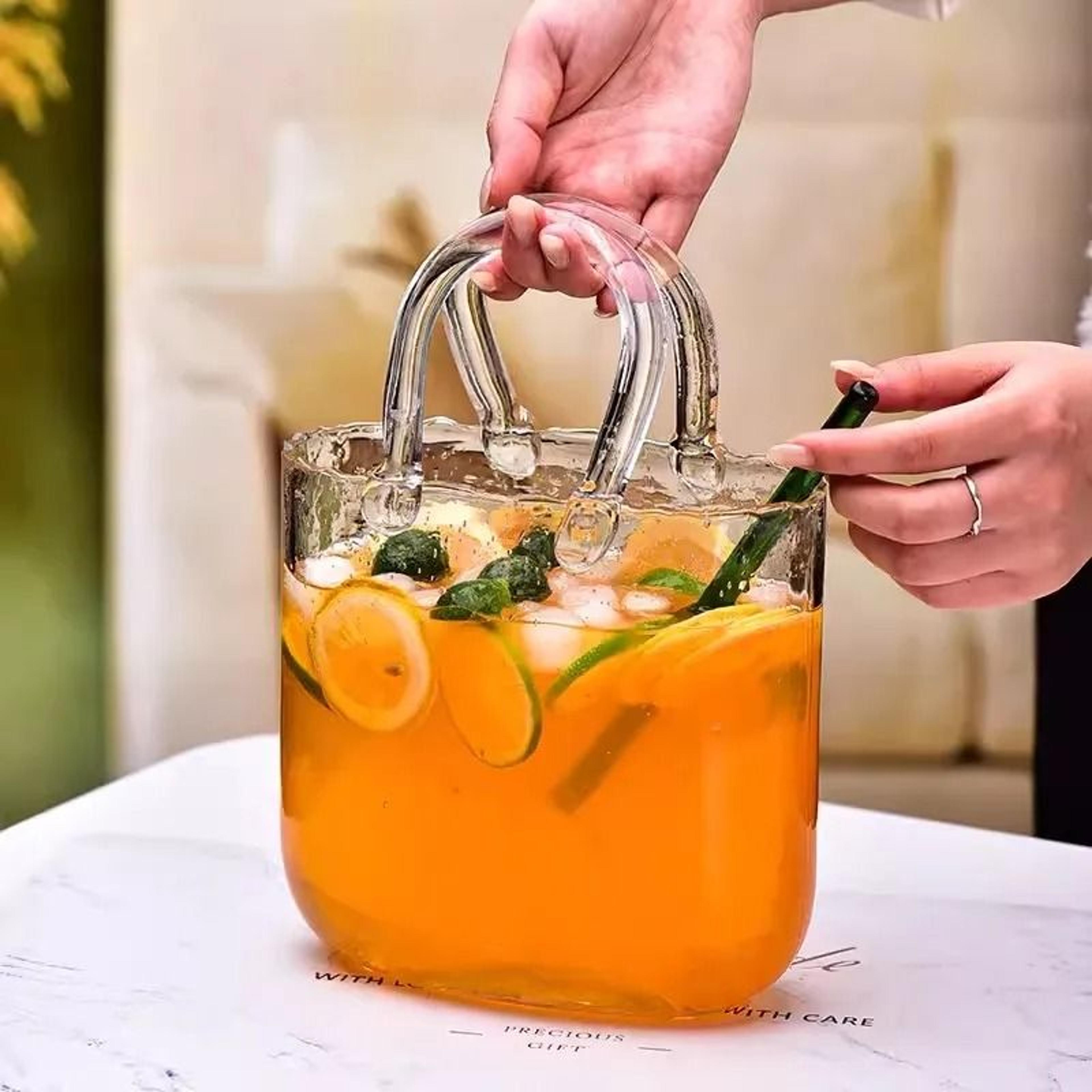 Elegant Clear Glass Fruit Wine Cup With Modern Handheld Design 2