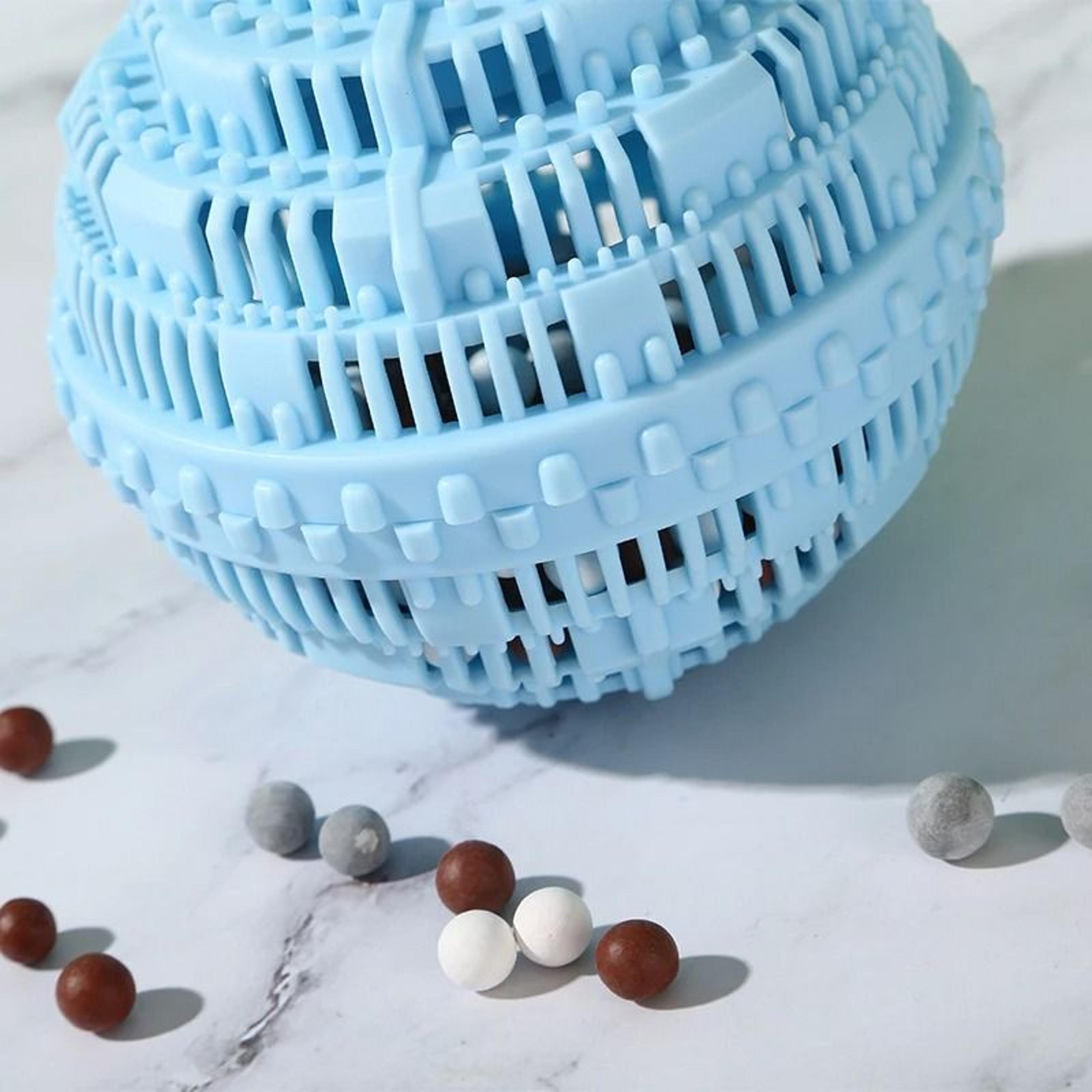 Reusable Pet Hair Removal Laundry Ball 3