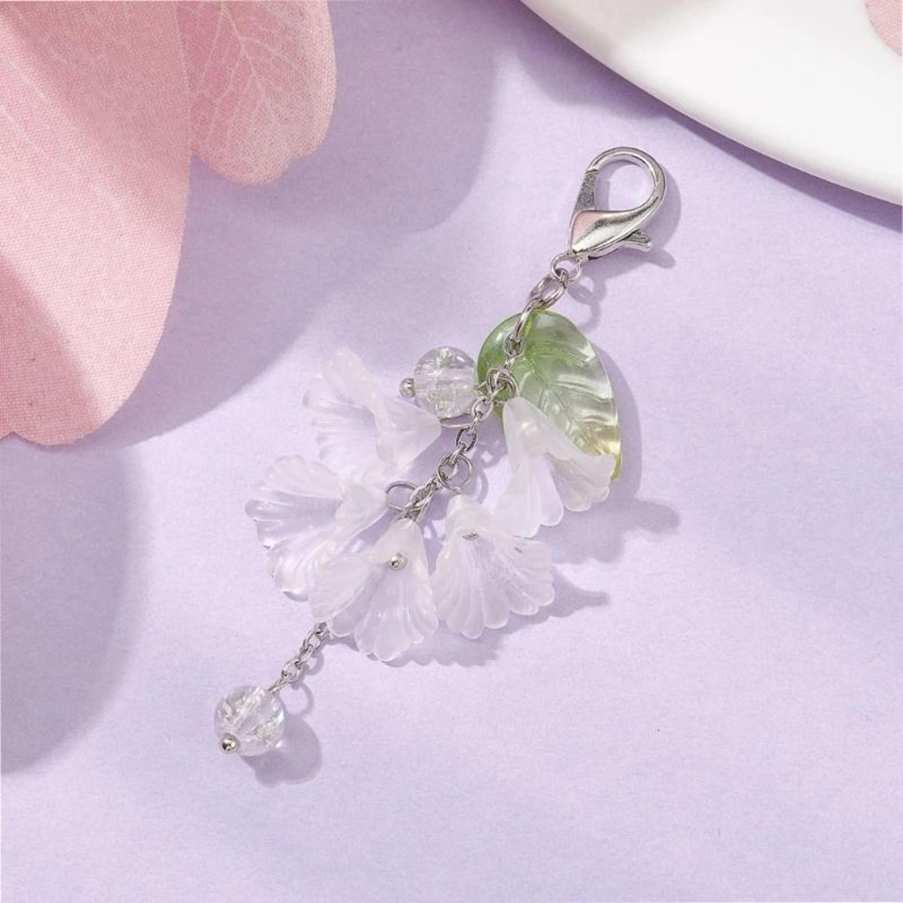 Handmade Acrylic Flower Keychain With Floral Leaf Pendant And Secure Lobster Clasp 1