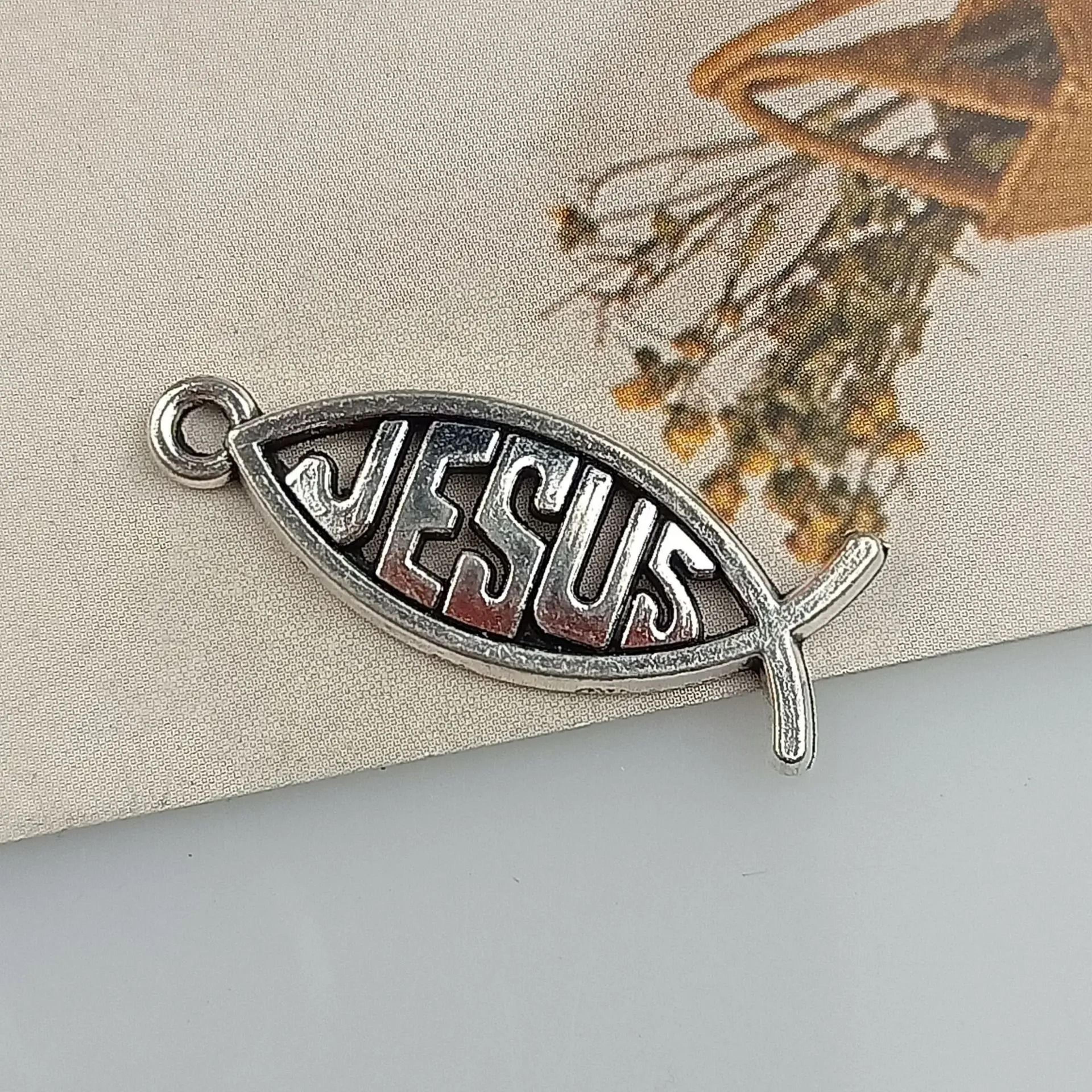Vintage Hollow Jesus Fish Key Chain Charms For Jewelry Making 2