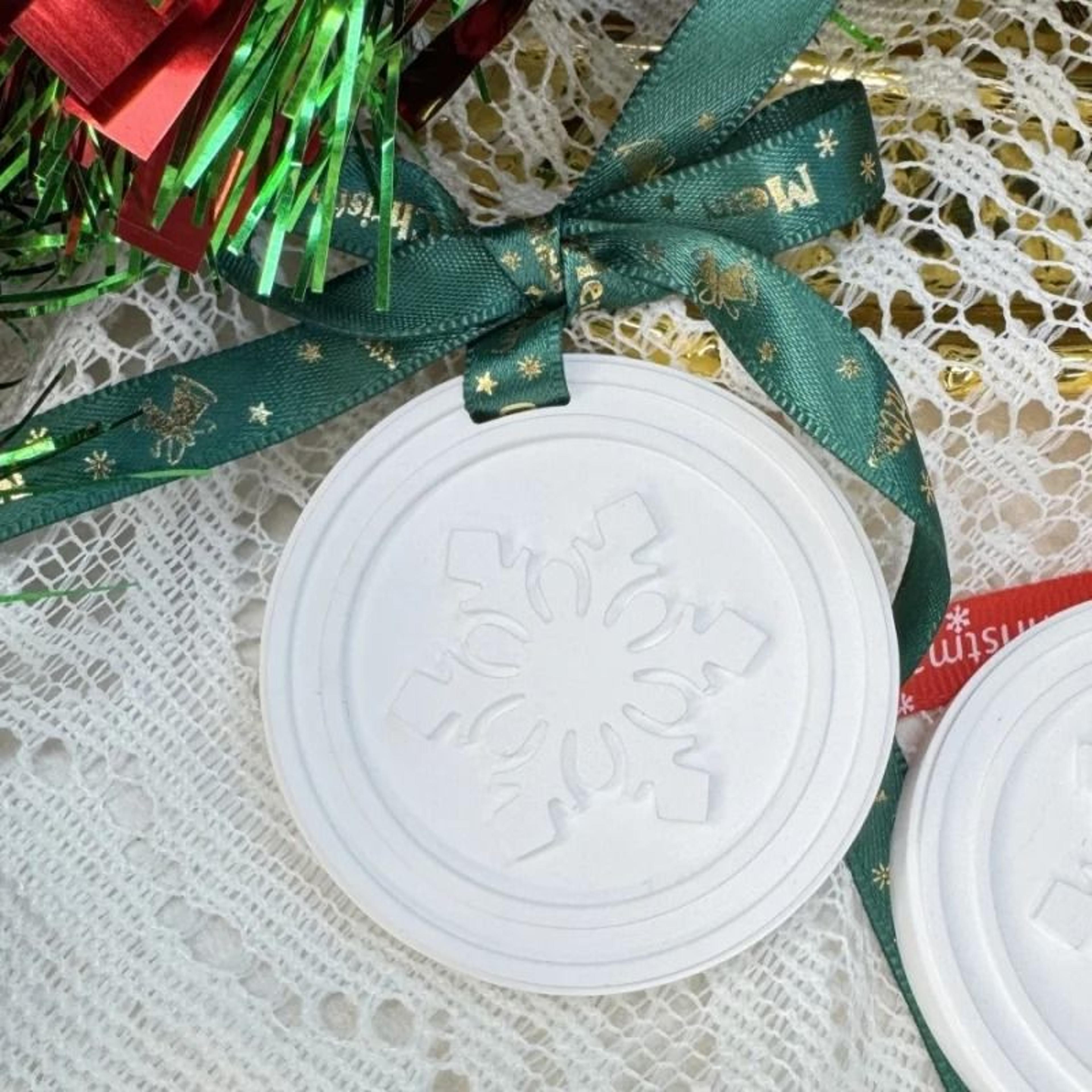 Christmas Snowflake Hanging Decoration With Aromatherapy Accent 3