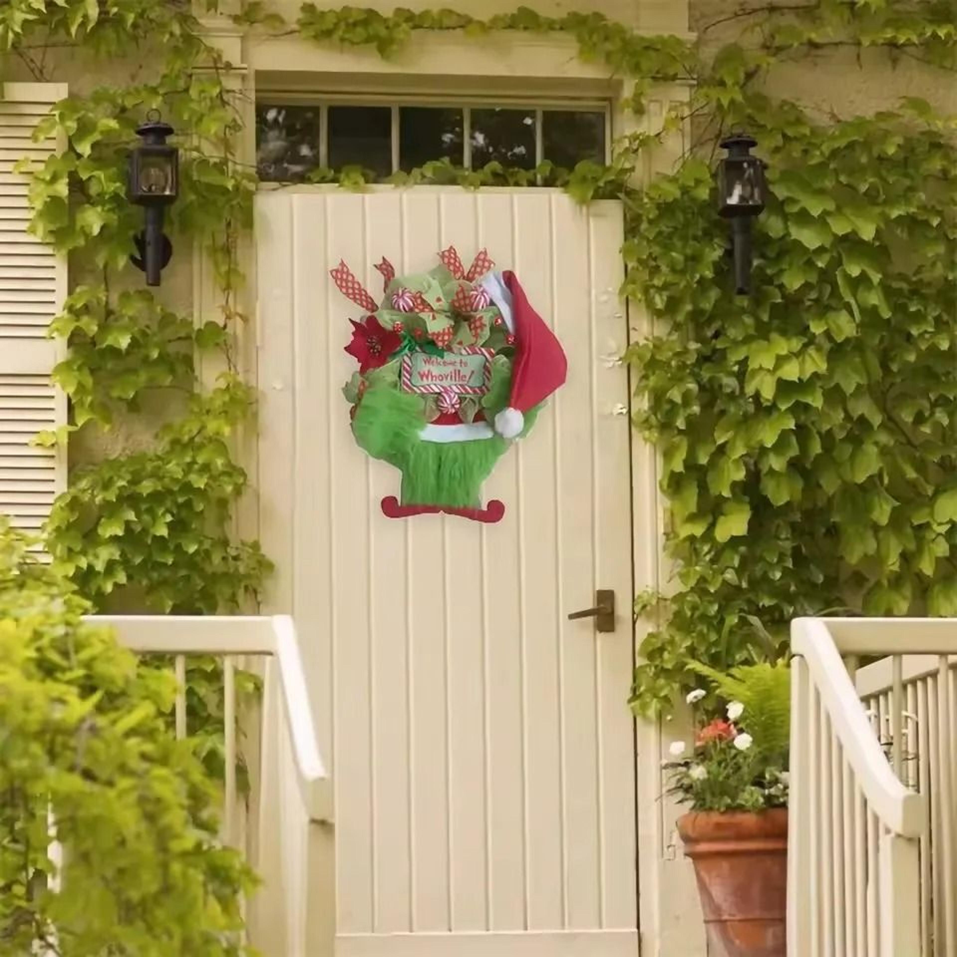 Creative Christmas Thief Wreath 3