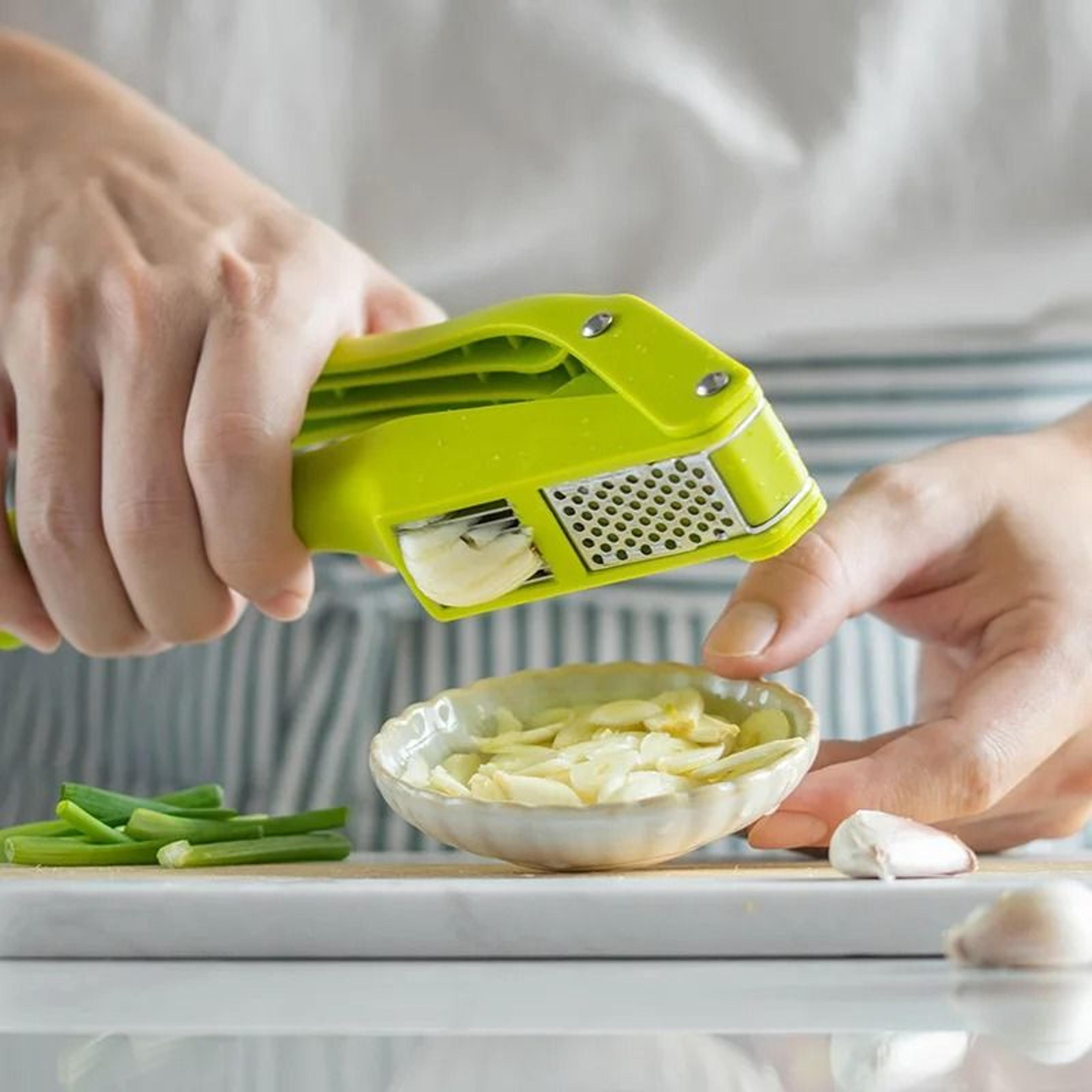 Multifunctional 2in1 Garlic Press And Vegetable Squeezer 2