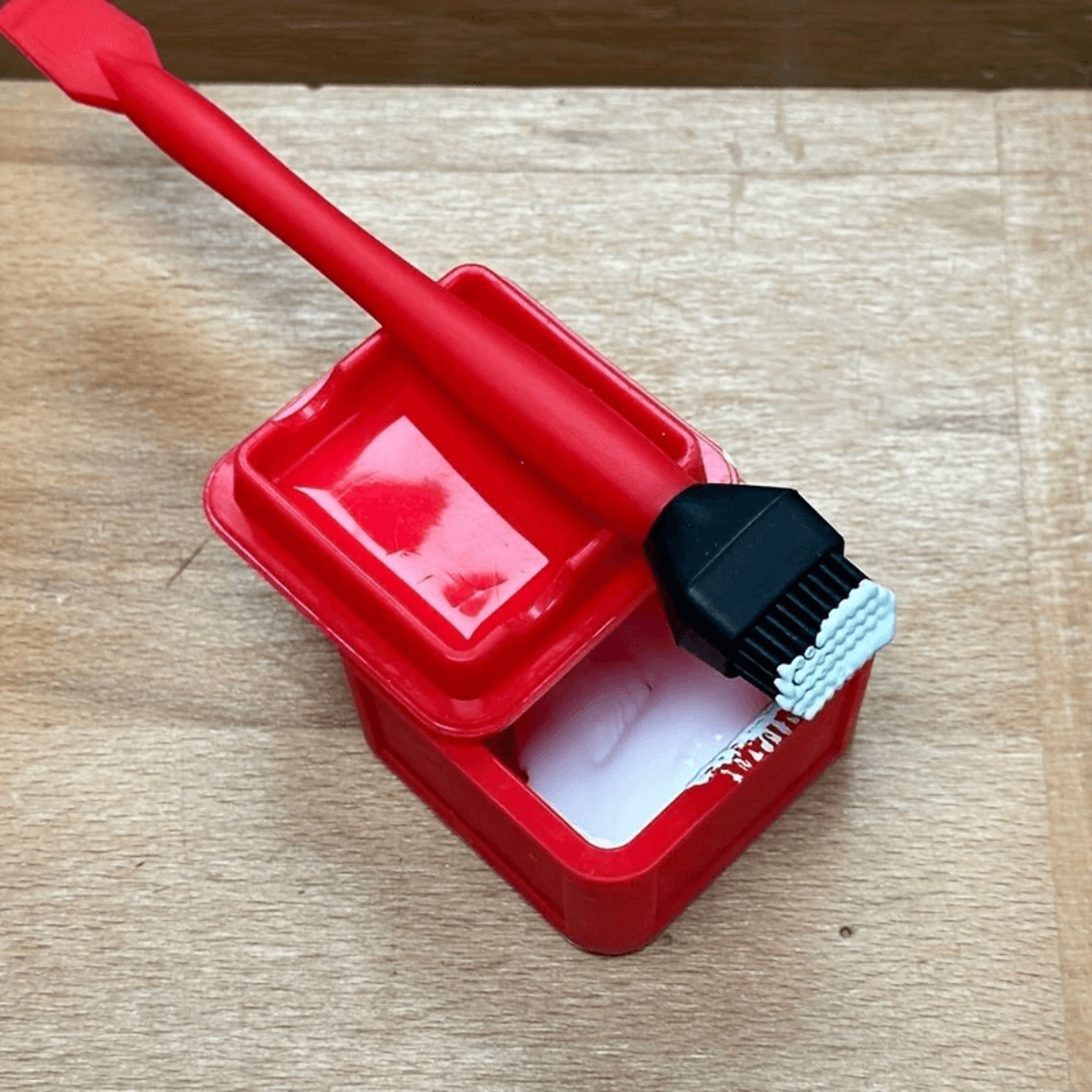 Silicone Glue Brush Kit With Non Stick Adhesive Applicator And Storage Pod 3