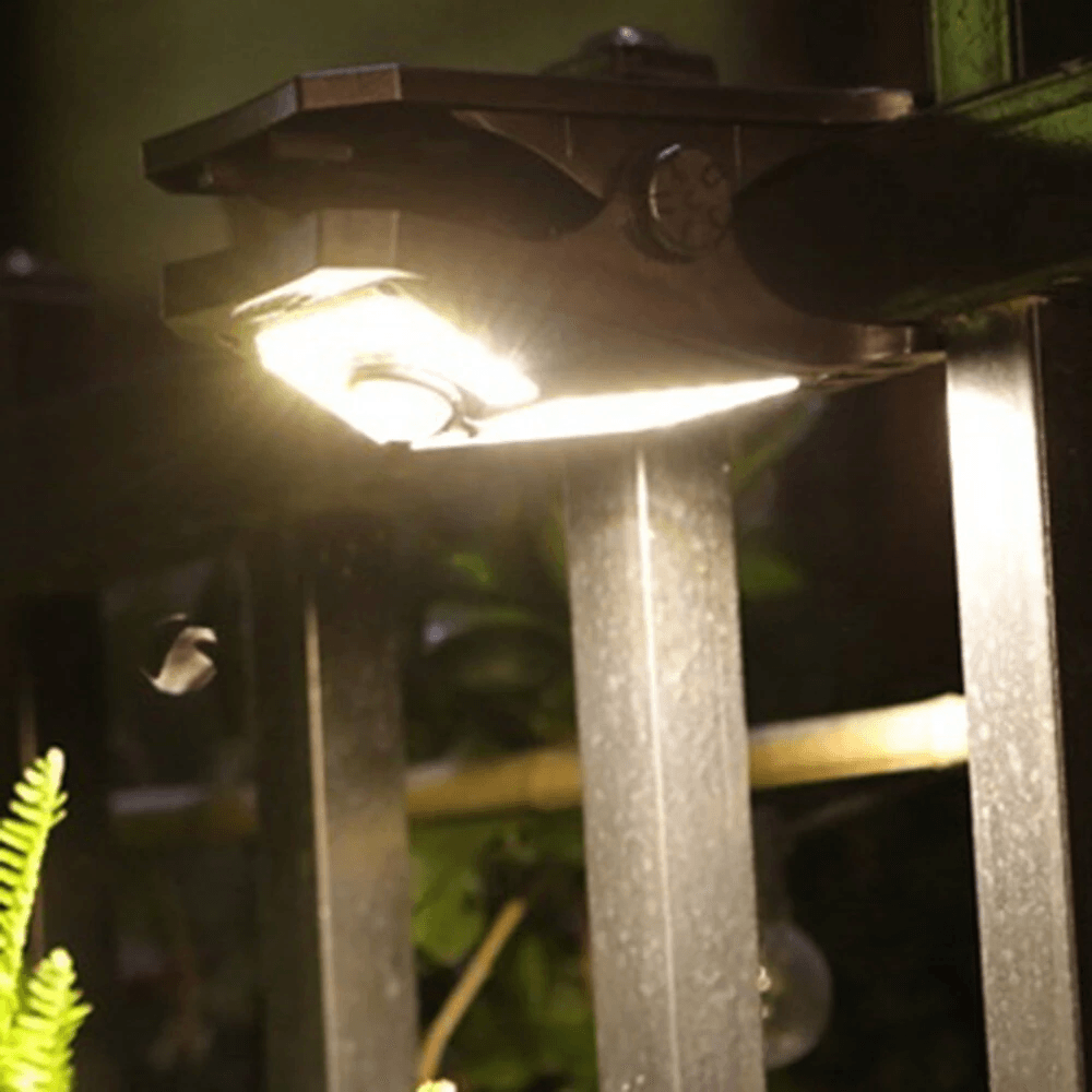 Solar Motion Sensor Outdoor Light With LEDs And Rechargeable Battery 3