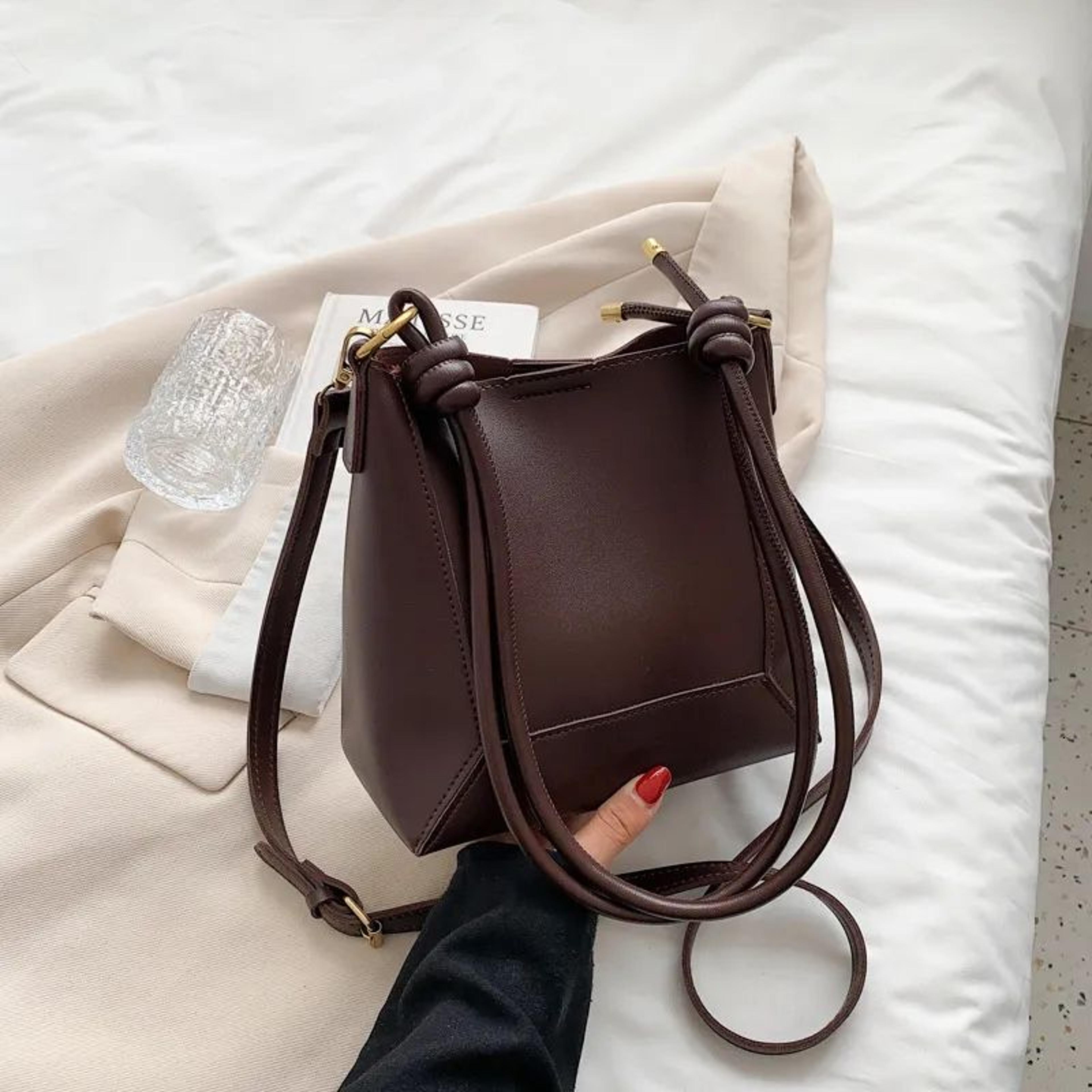 Womens Large Capacity PU Leather Shoulder Bag With Retro Flap Design 7