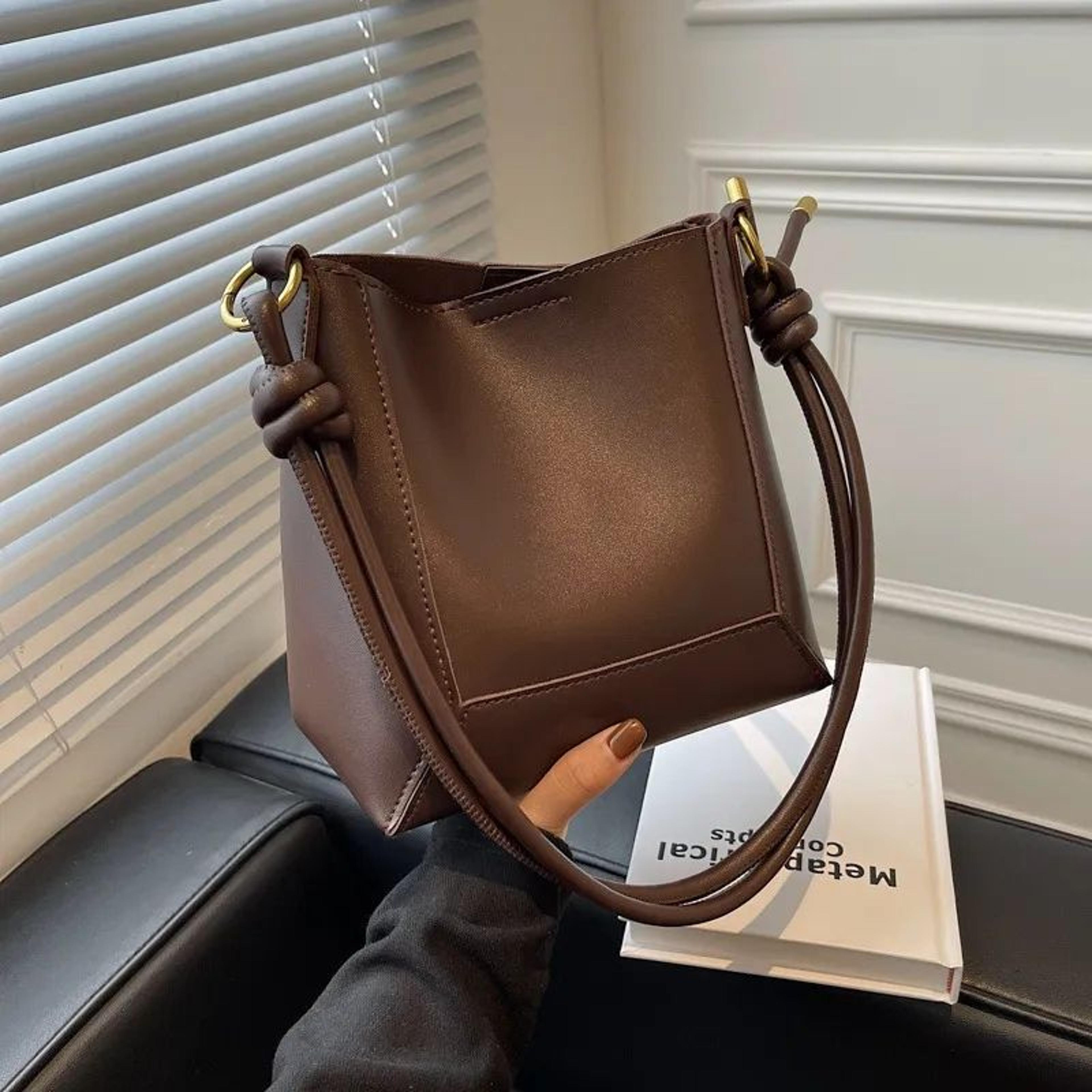 Womens Large Capacity PU Leather Shoulder Bag With Retro Flap Design 2