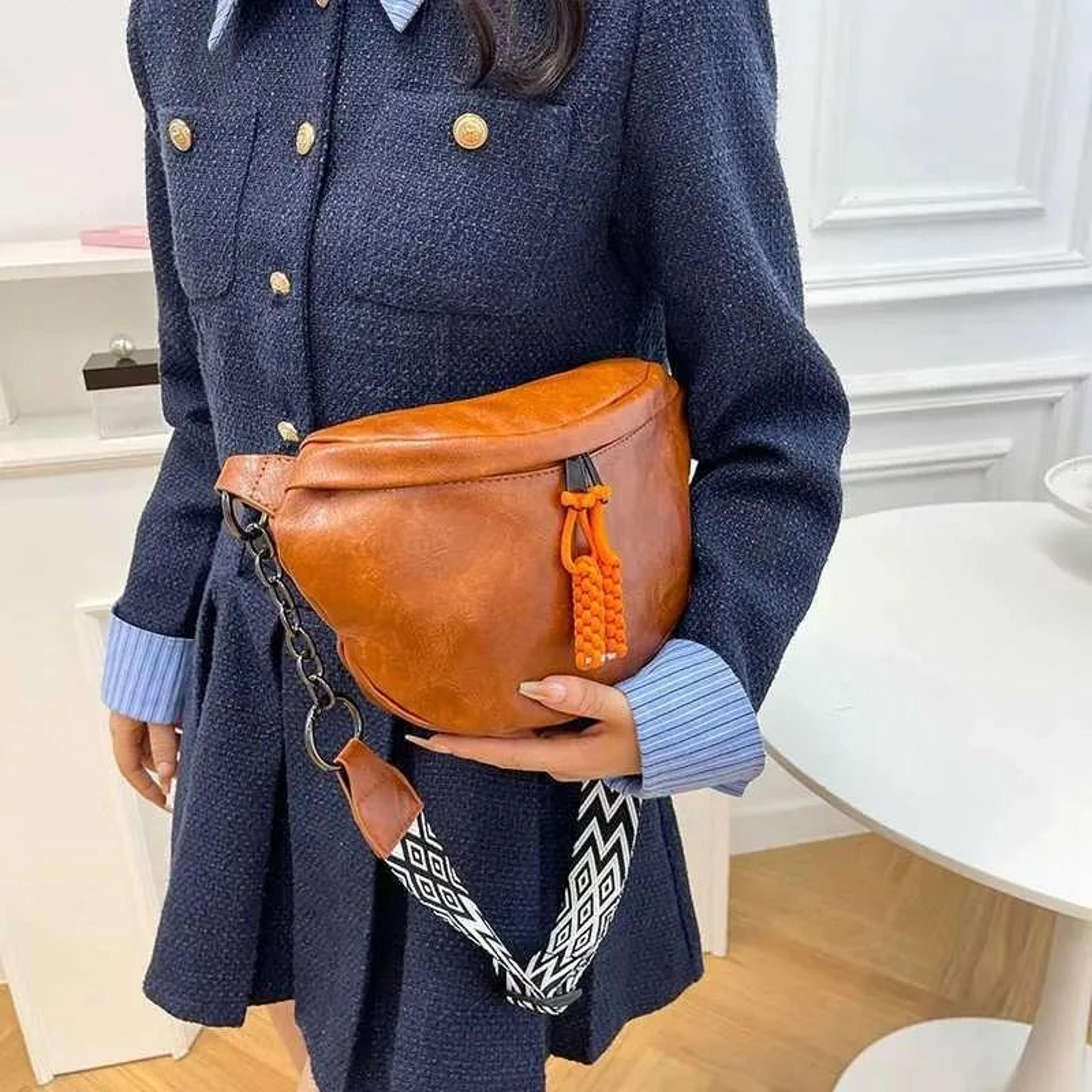 Crocodile Pattern Waist Bag With Chain Strap For Crossbody And Shoulder Wear 3