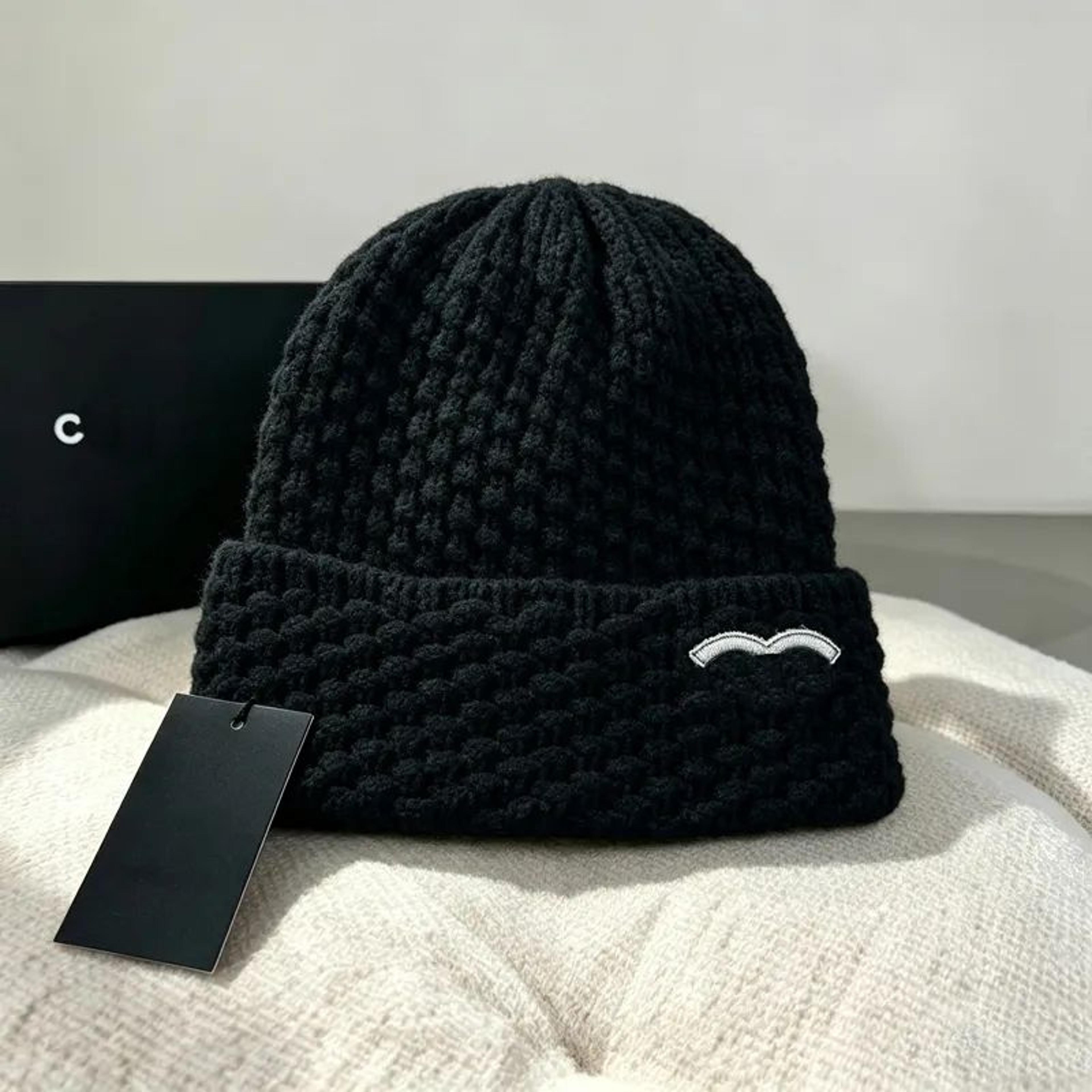 Unisex Striped Letter Knit Beanie Soft Warm Winter Hat With Gift Box 3
