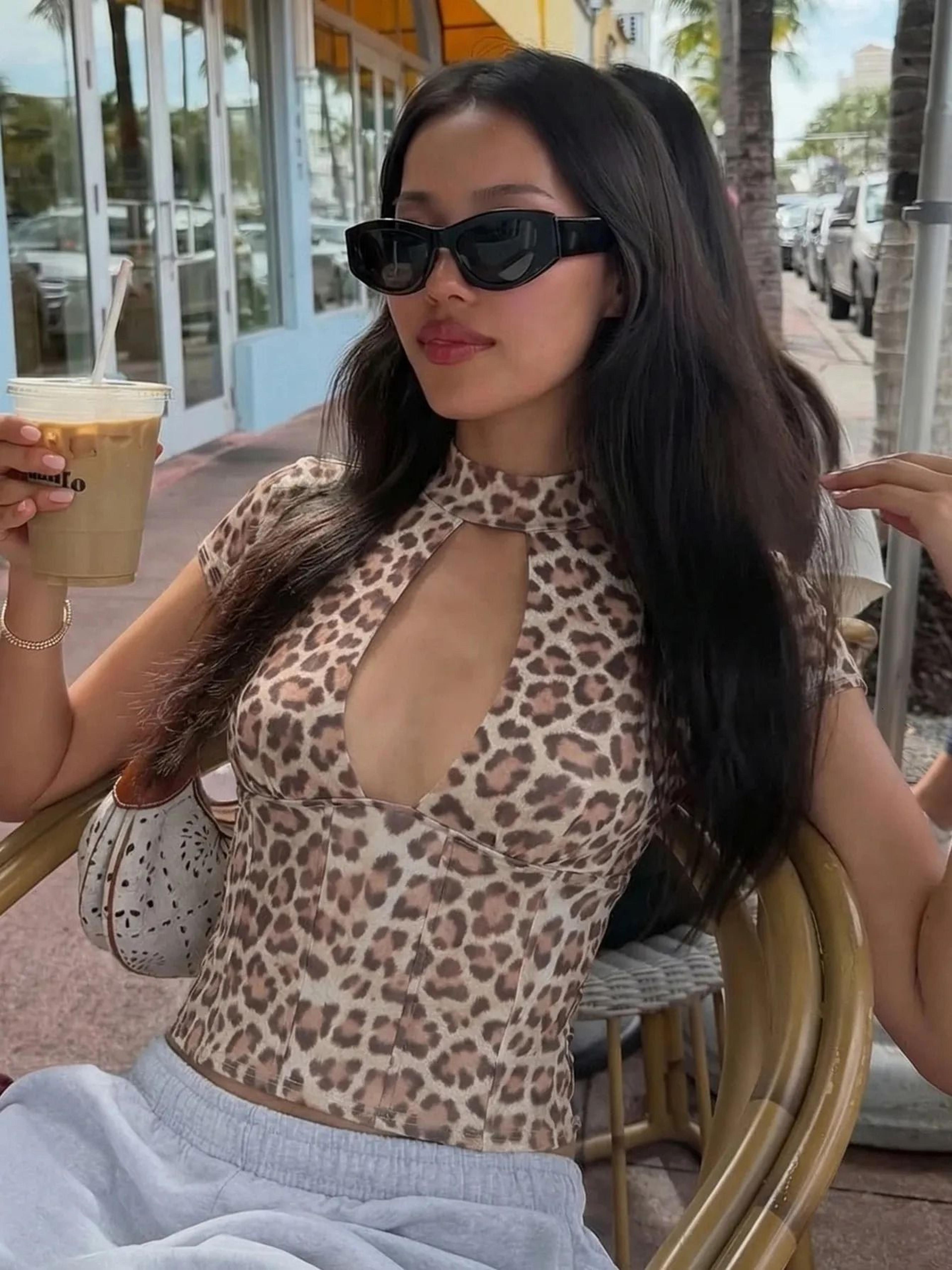 Womens Leopard Print Backless Top With Turtleneck Short Sleeves 3