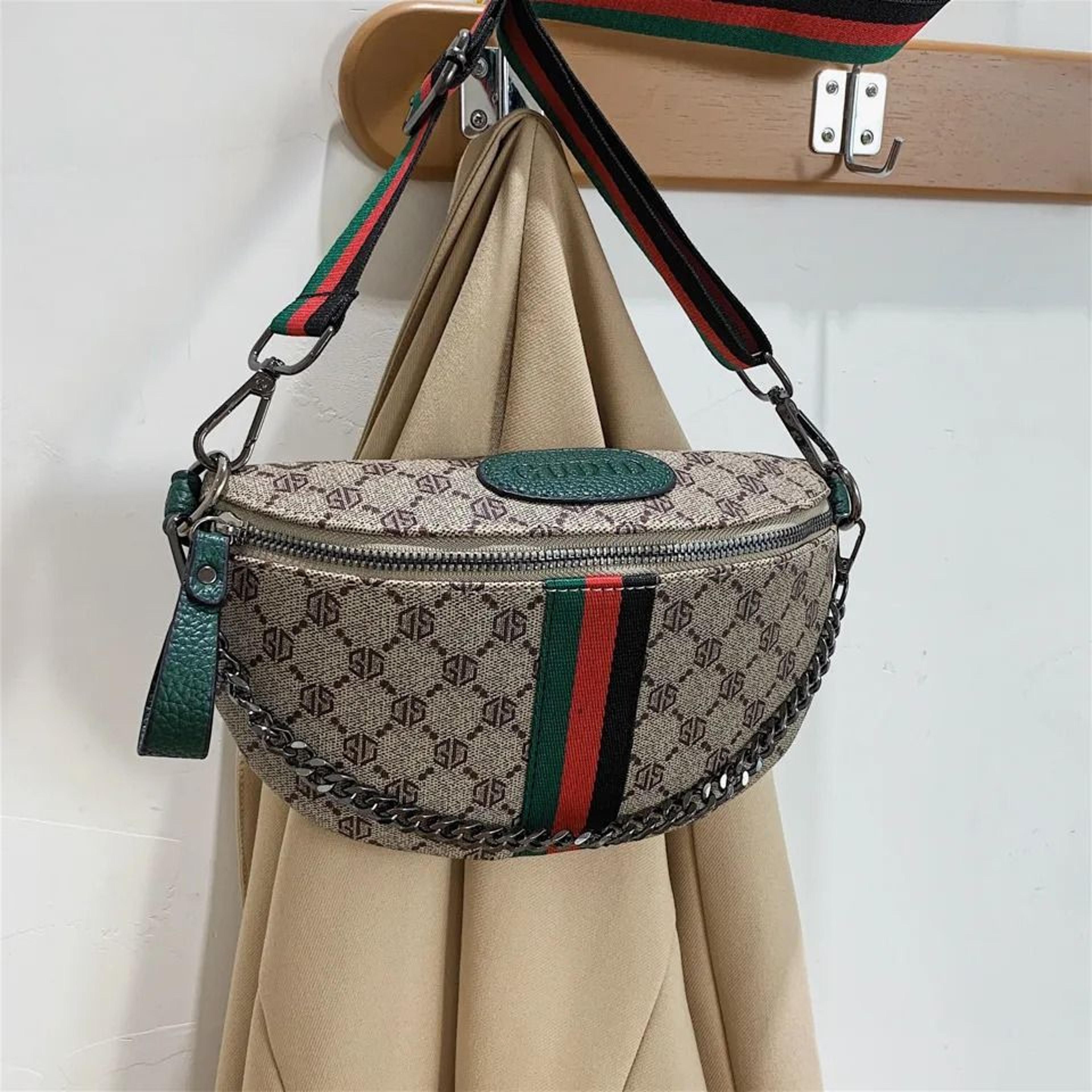 Women PU Shell Shoulder Bag With Chain Detail And Zipper Closure 1