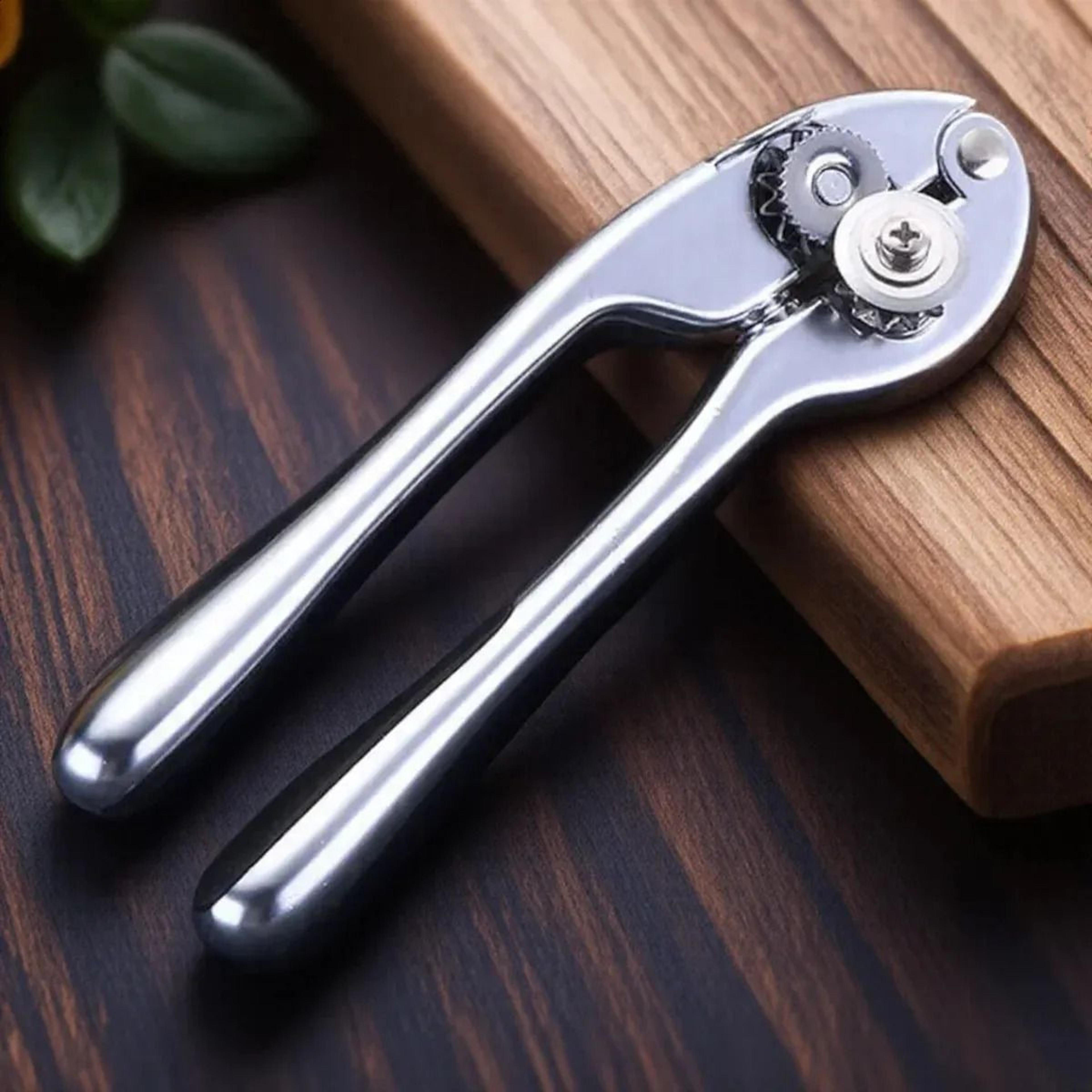Stainless Steel Manual Can Opener With MultiFunction Bottle Opening Grip 1