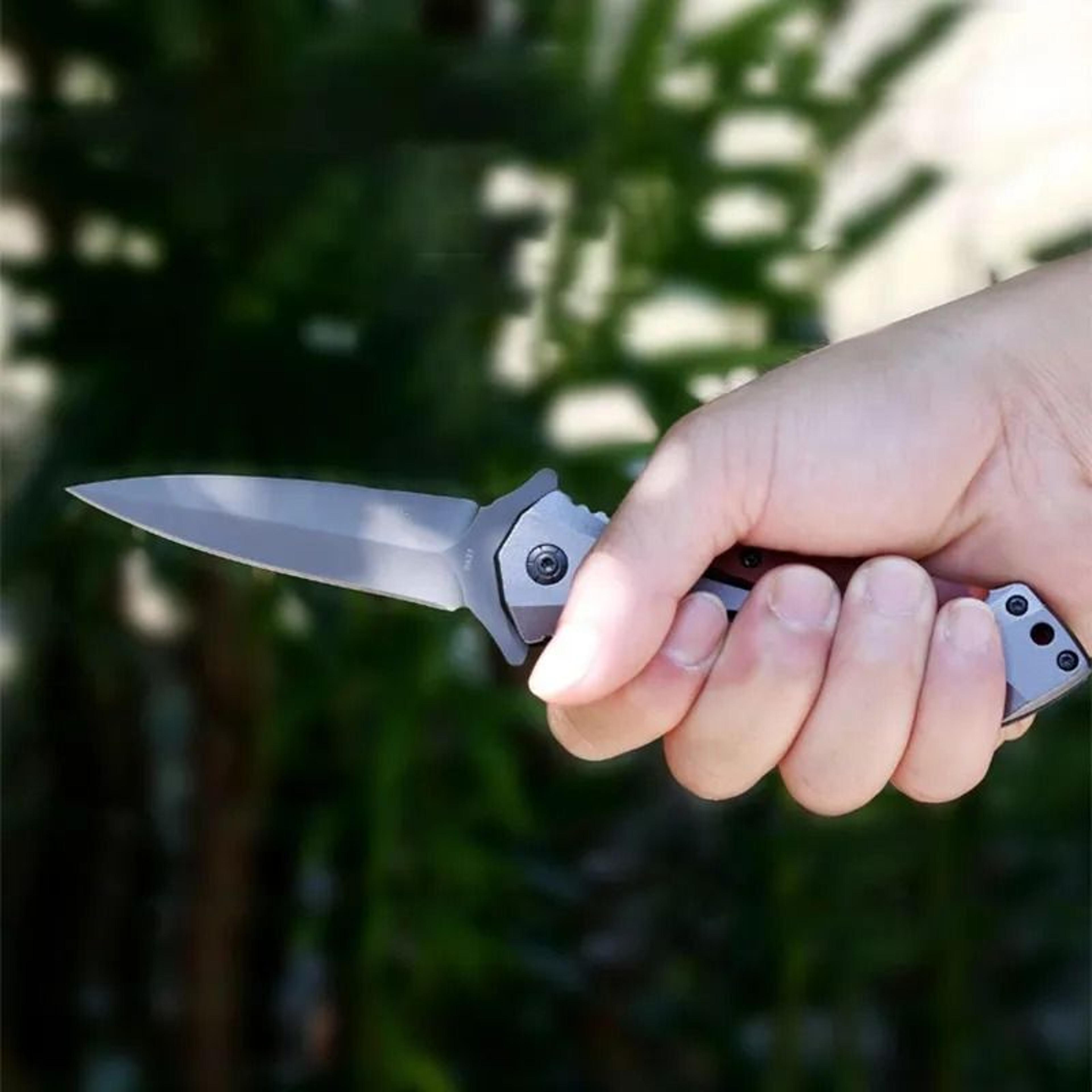 Tactical Folding Knife With Stainless Steel Blade And Locking Mechanism 2