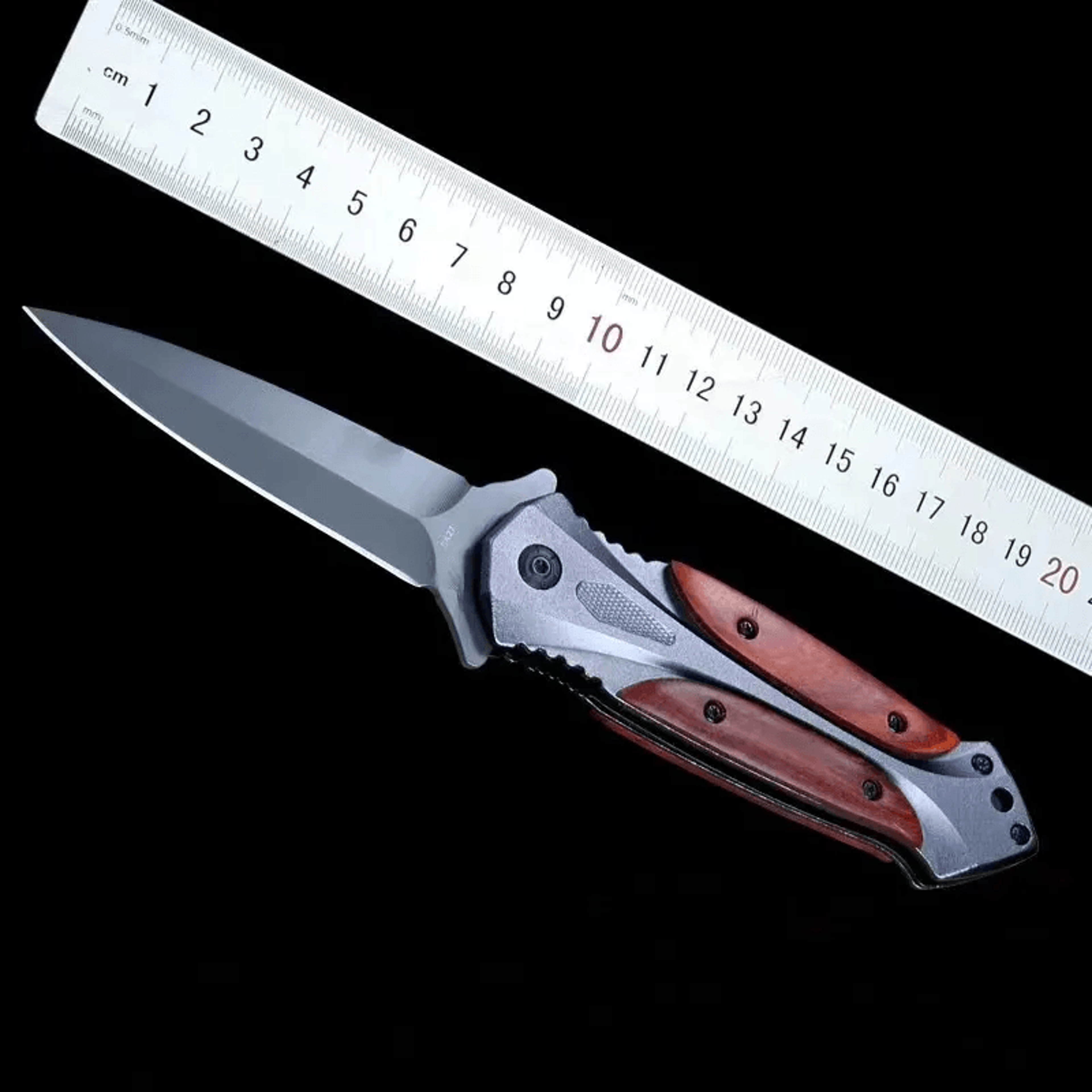 Tactical Folding Knife With Stainless Steel Blade And Locking Mechanism 3