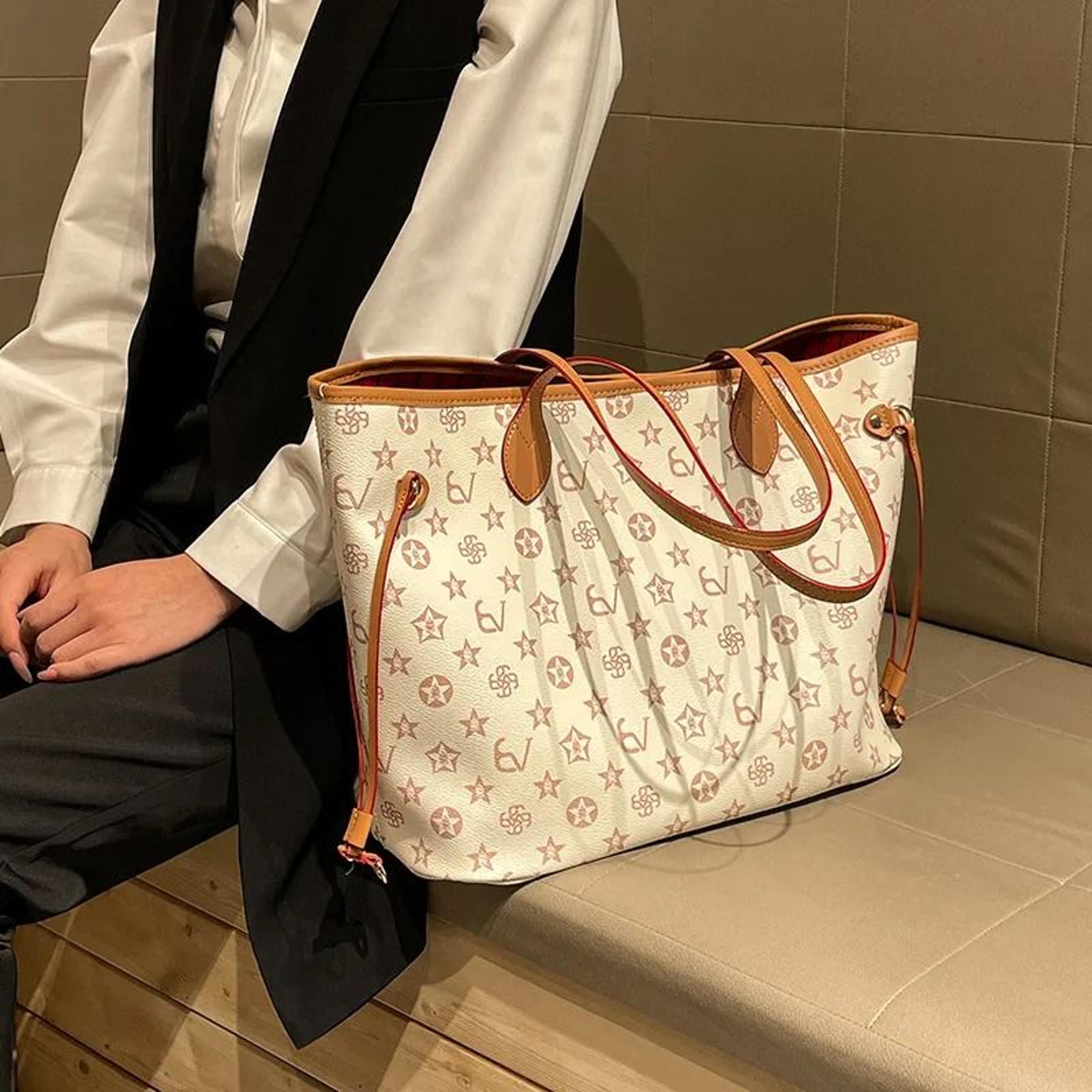 Printed Large Capacity Tote Bag With Zip Closure And Interior Pockets 1