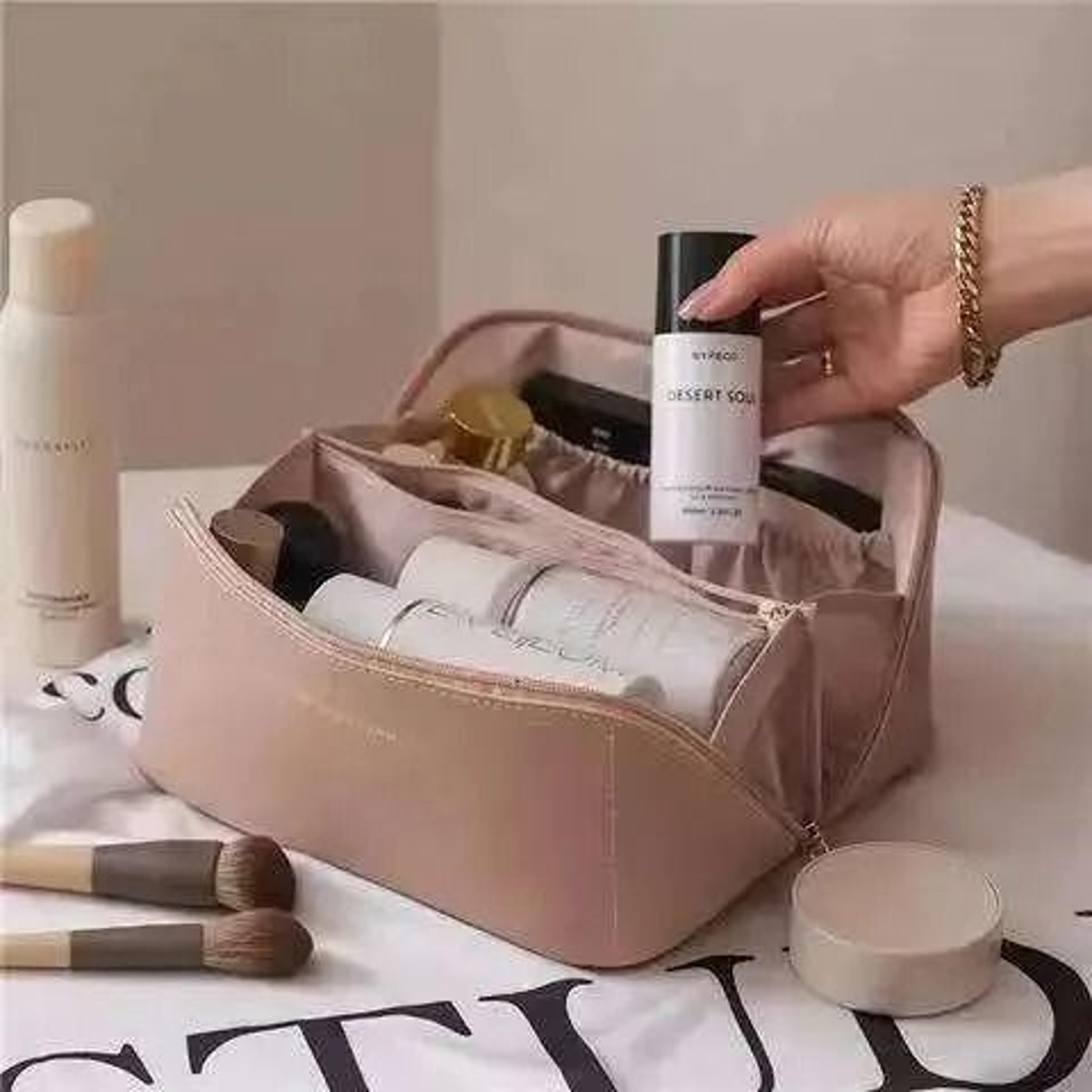 Large Capacity Waterproof Leather Makeup Bag For Travel And Toiletry Storage 1