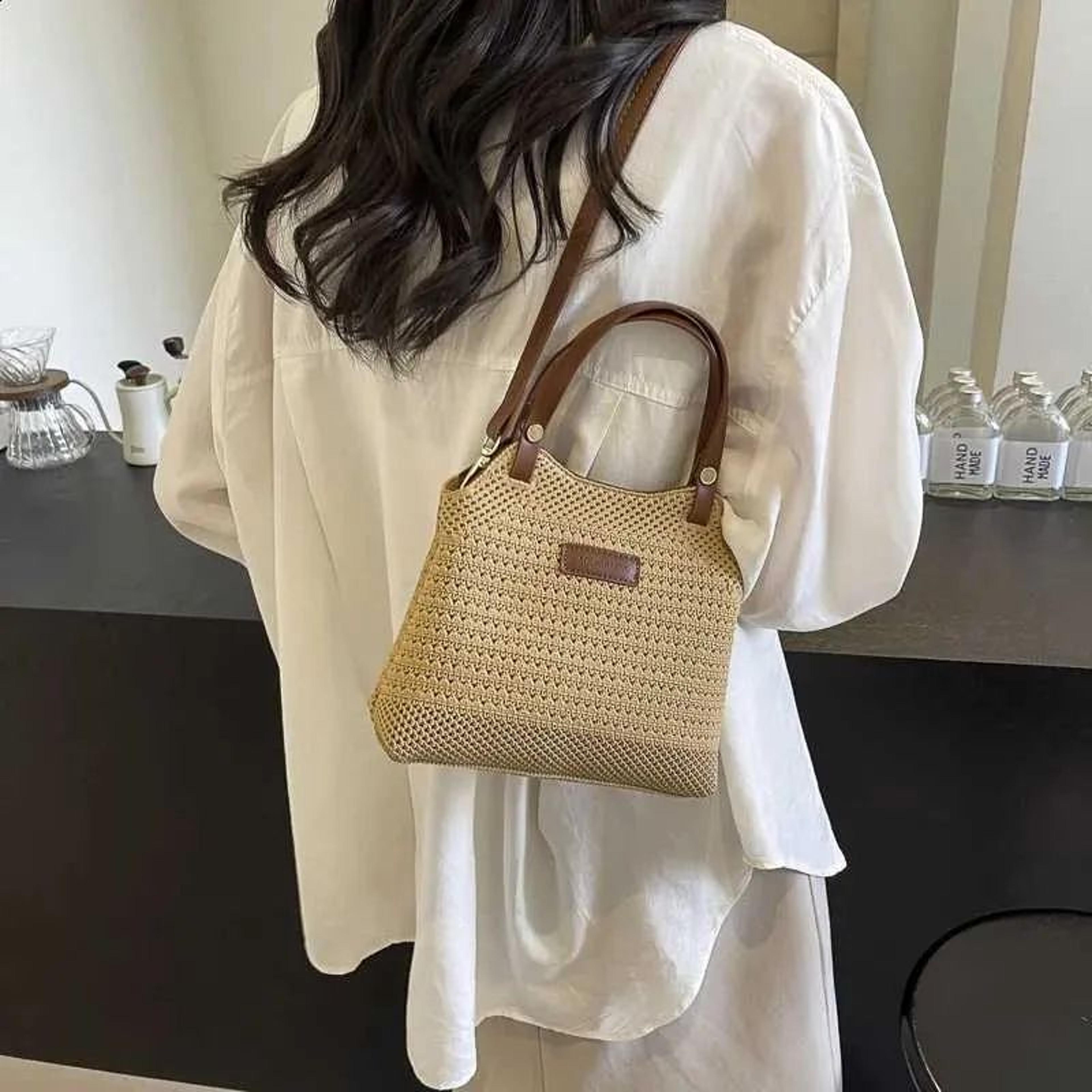 Women Woven Shoulder Bag With Contrasting Colors And Diagonal Strap 2