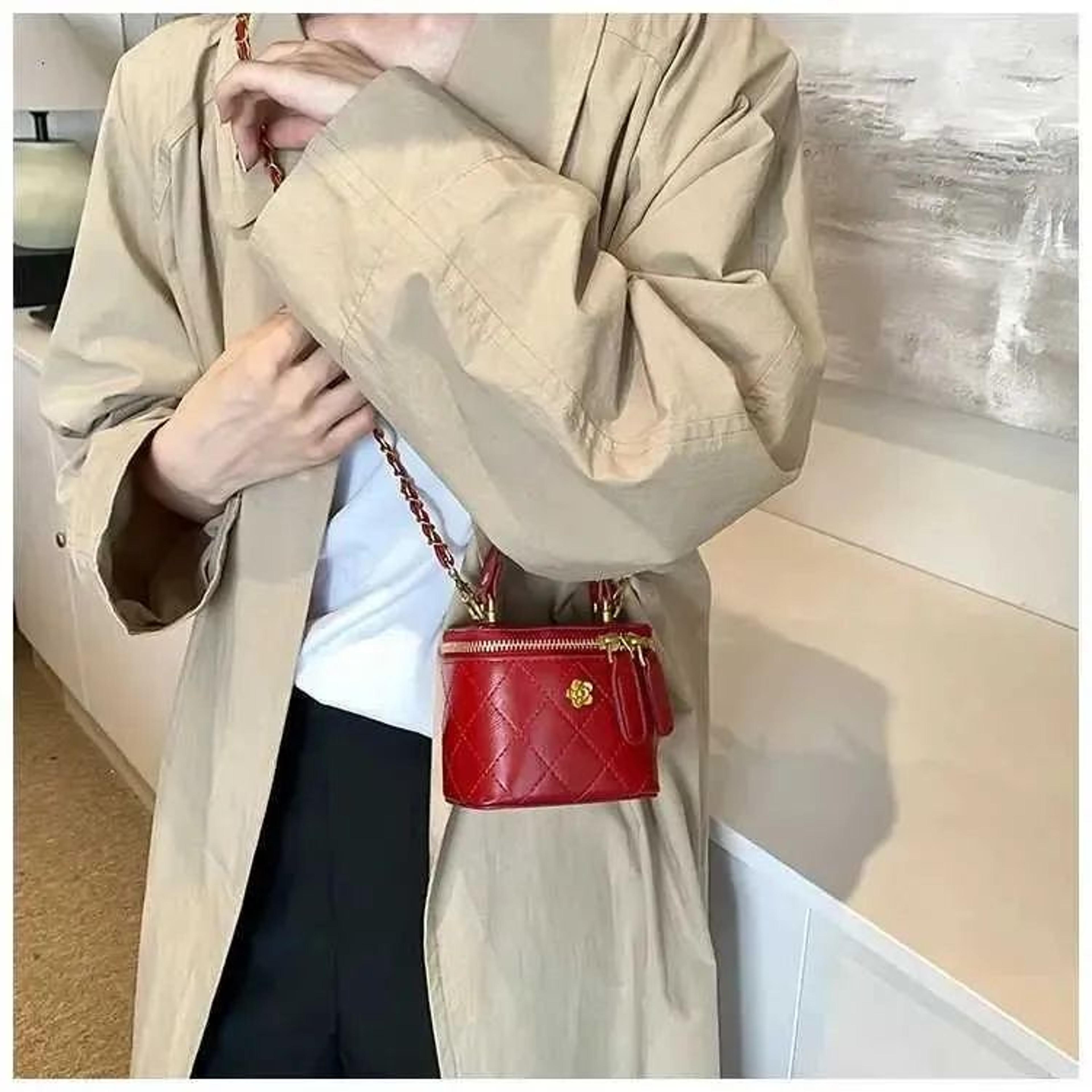 mini square chain crossbody handbag with short top handle