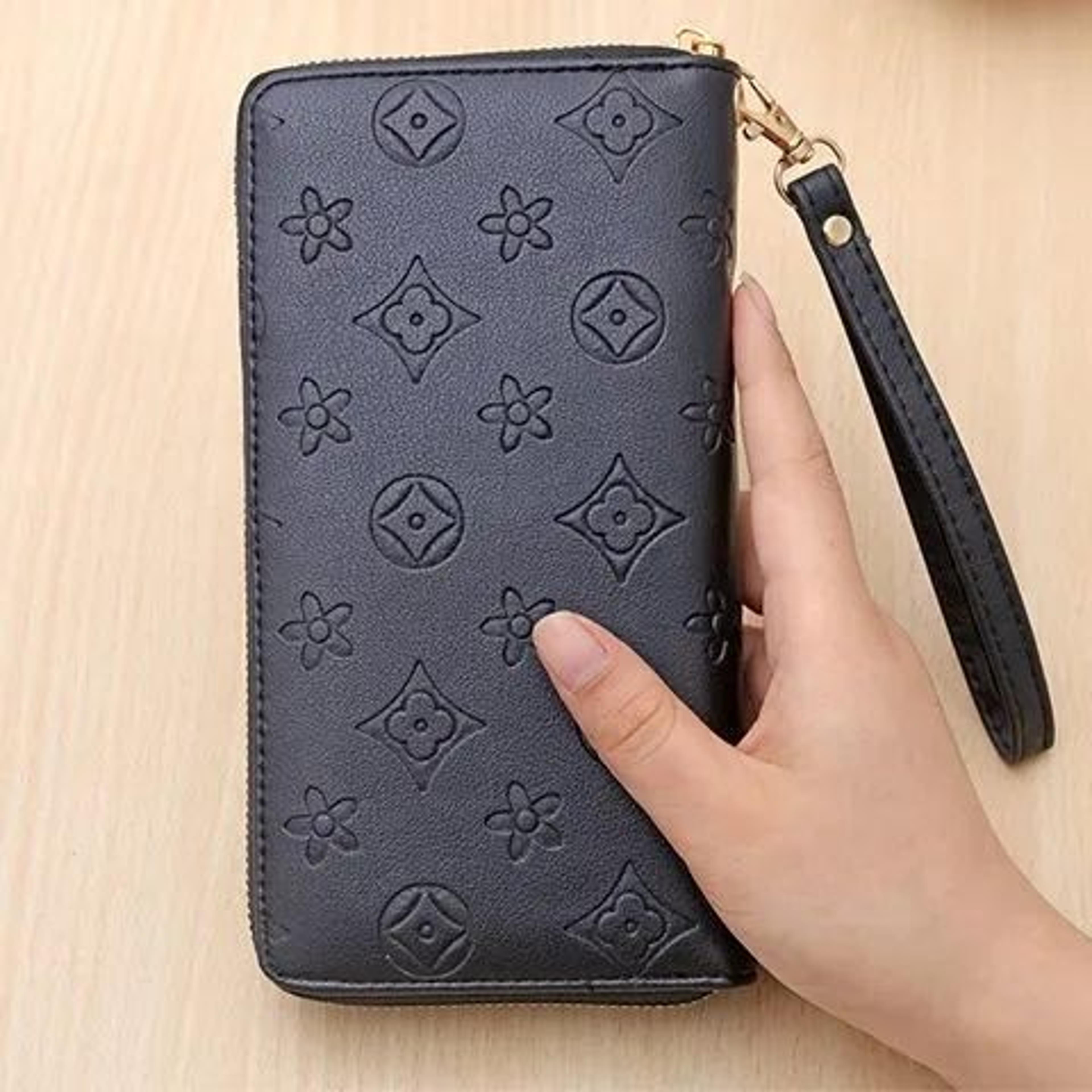 Unisex Large Capacity Ziparound Wallet With 36Card Holder And Wristlet 1