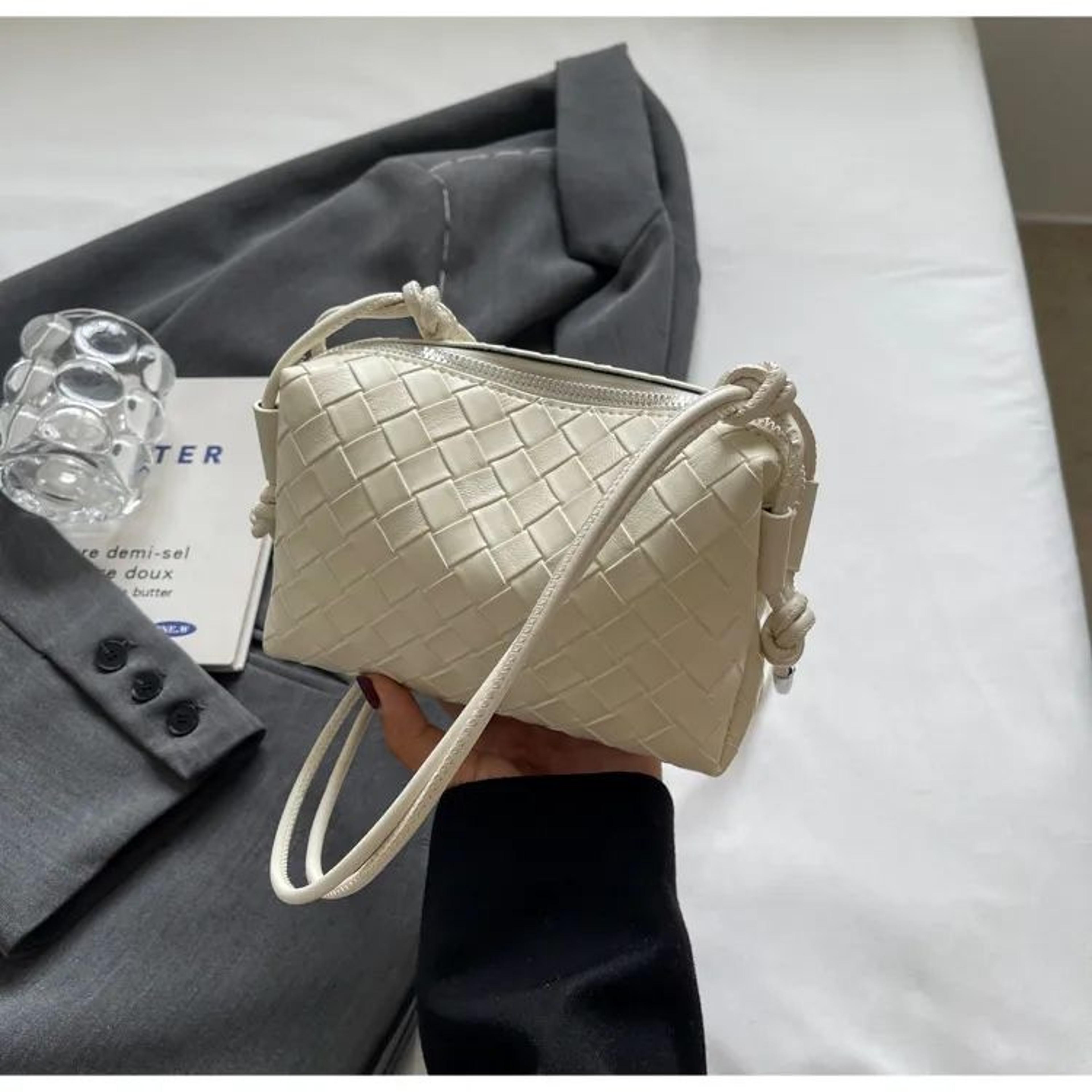 Womens Woven Shoulder Handbag With Single Strap And Crossbody Style 4