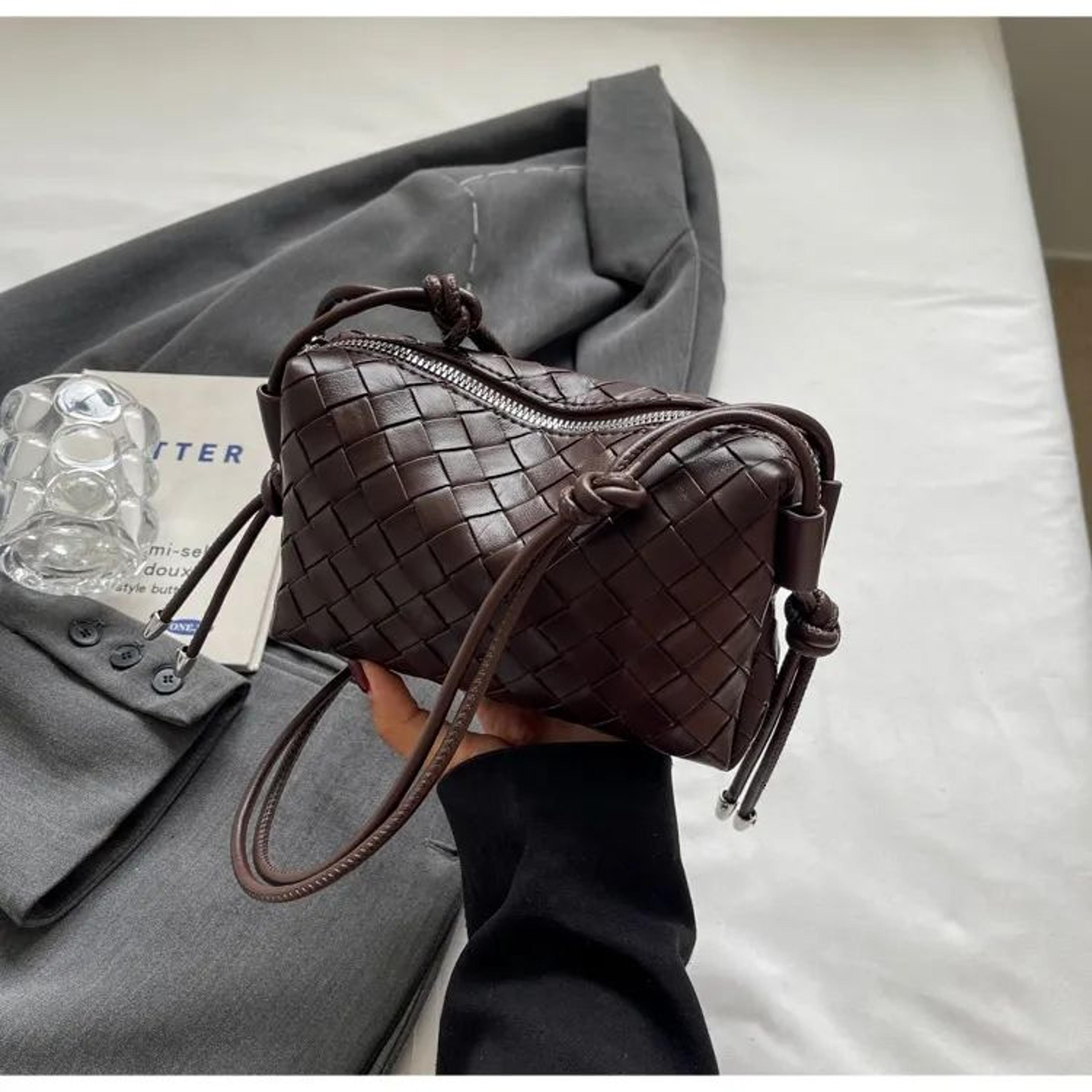Womens Woven Shoulder Handbag With Single Strap And Crossbody Style 2