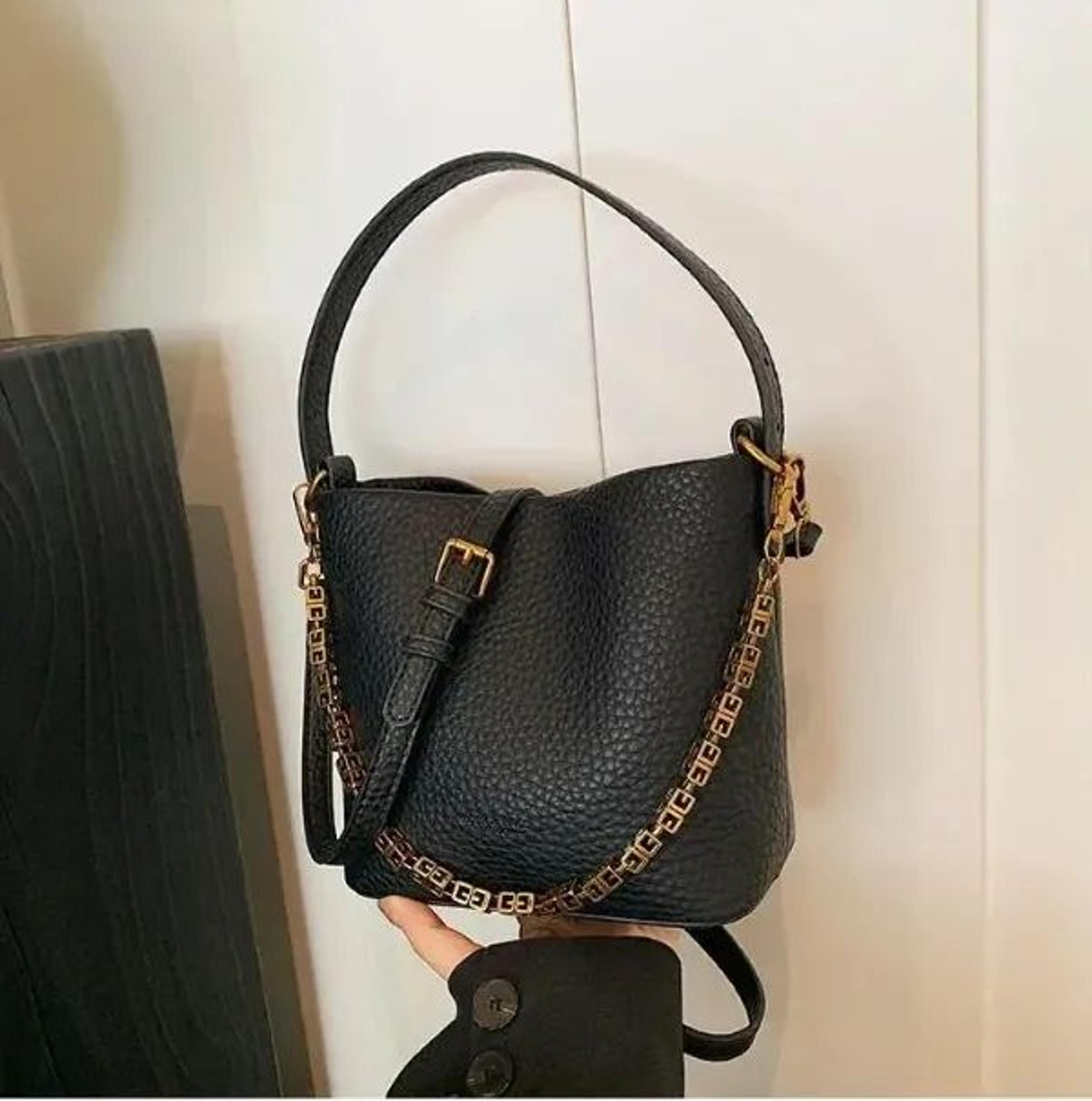 retro chain bucket shoulder bag for women with crossbody style
