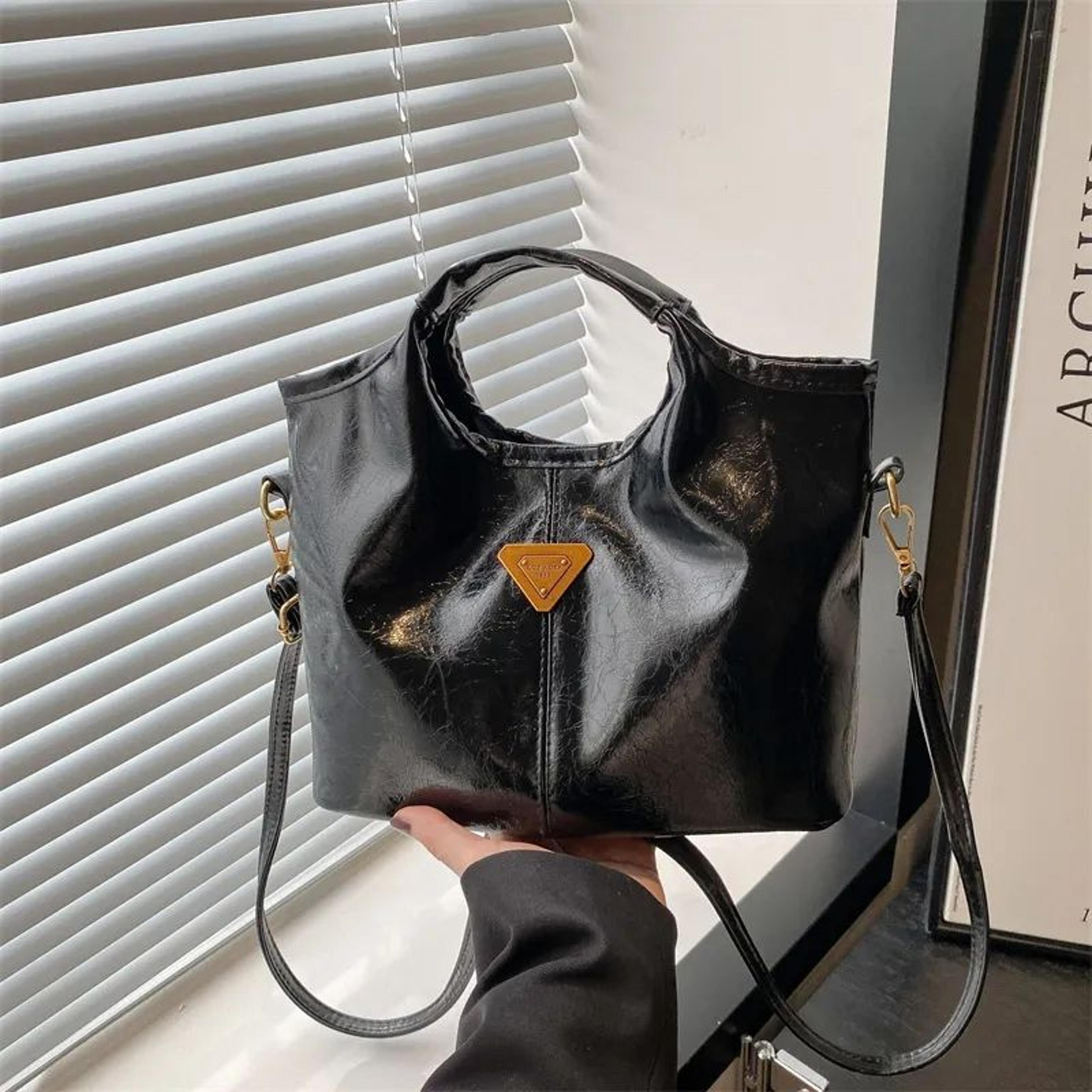 Women Tote Bucket Bag Lightweight Shoulder And Crossbody Bag For Everyday Use 1
