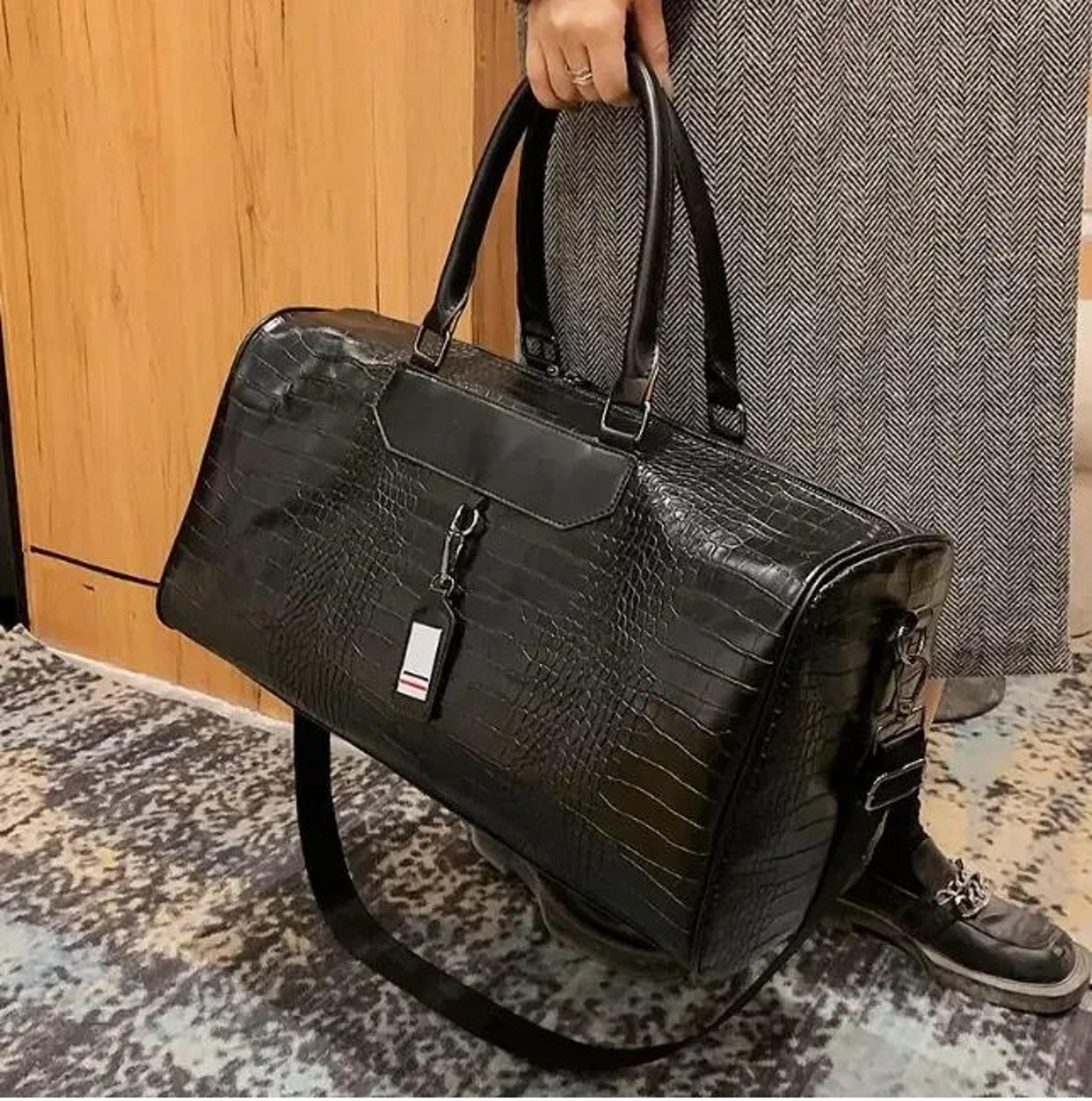 Soft Leather Travel Duffel Bag With Shoe Compartment And Wet Dry Separation 1