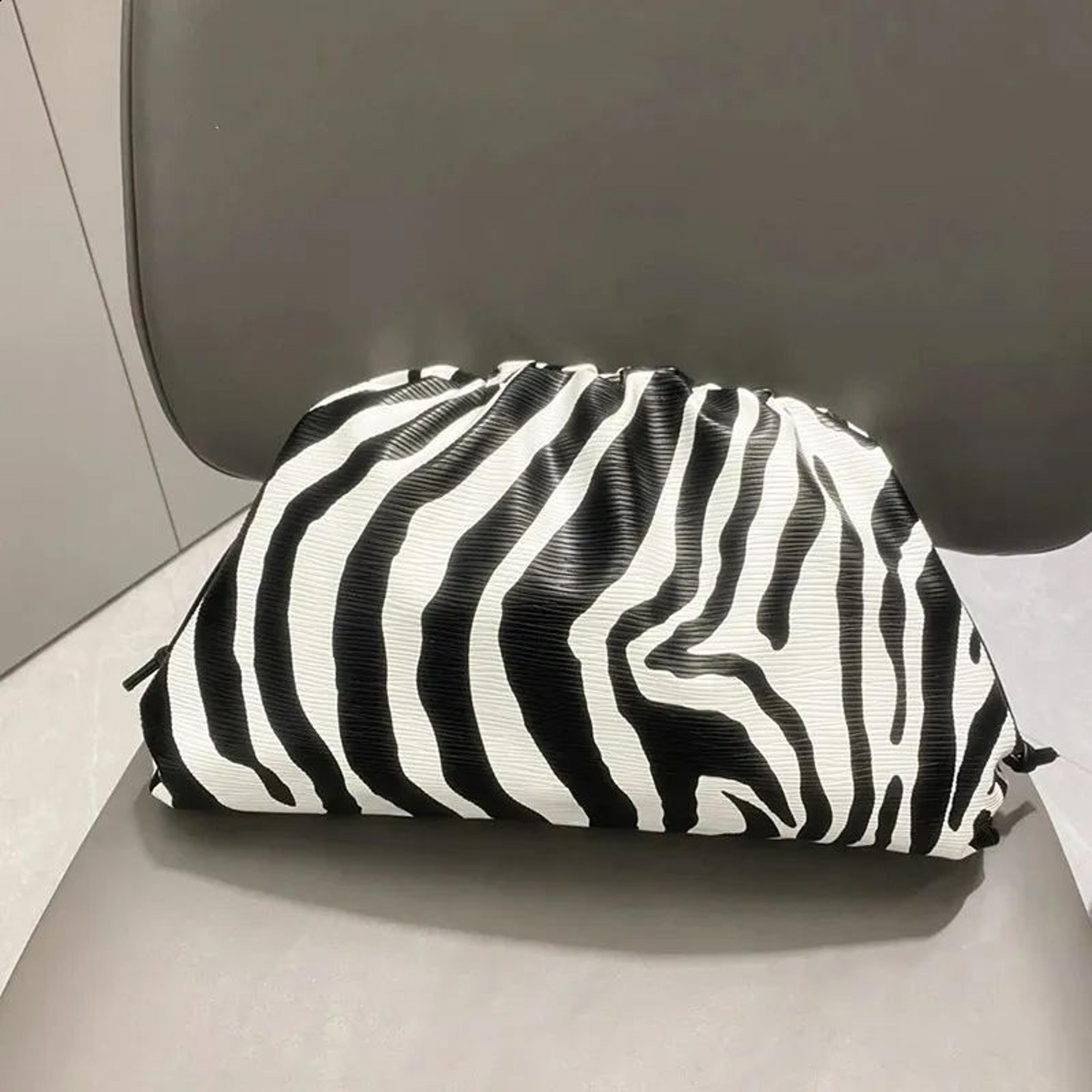 Women Zebra Print Pleated Dumpling Clutch Bag With Shoulder Strap 2