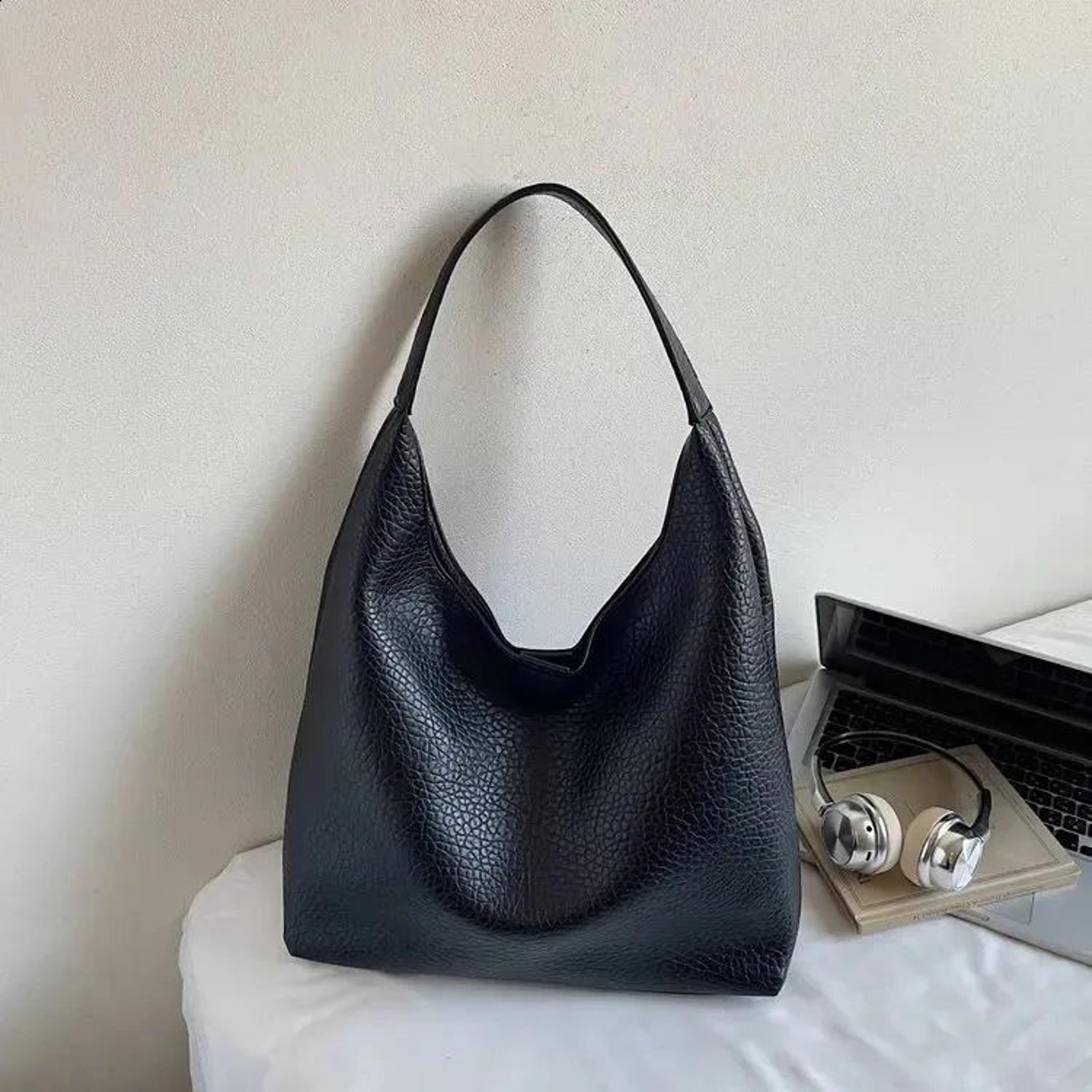 womens large capacity crescent shoulder bag with single strap