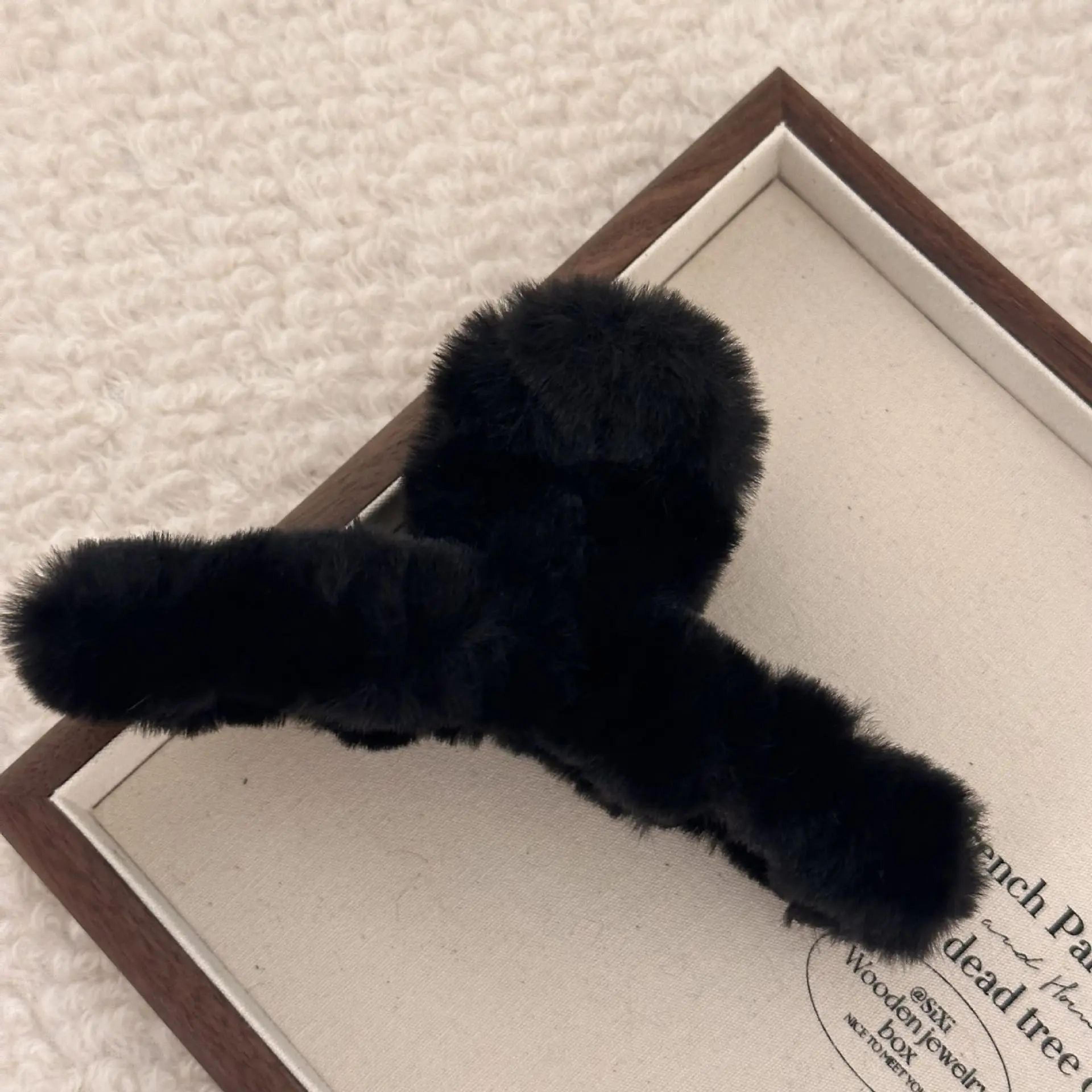 Elegant Plush Hair Clip Claw  Extra Large Korean Faux Rabbit Fur Hair Grab For Women Soft Cute Fash 9