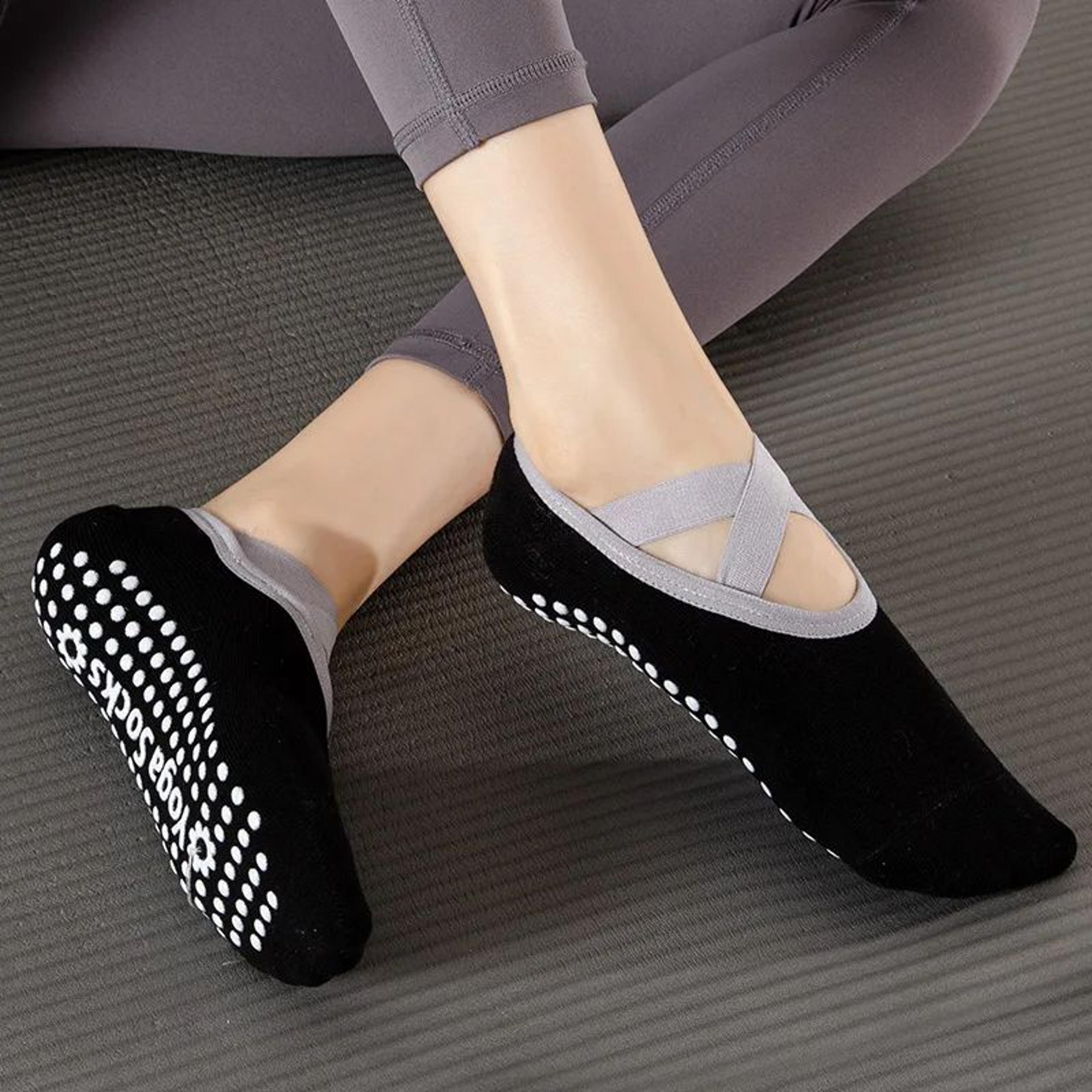 Professional Womens Backless Yoga Socks  Silicone AntiSlip Ballet  Pilates Grip Socks 1