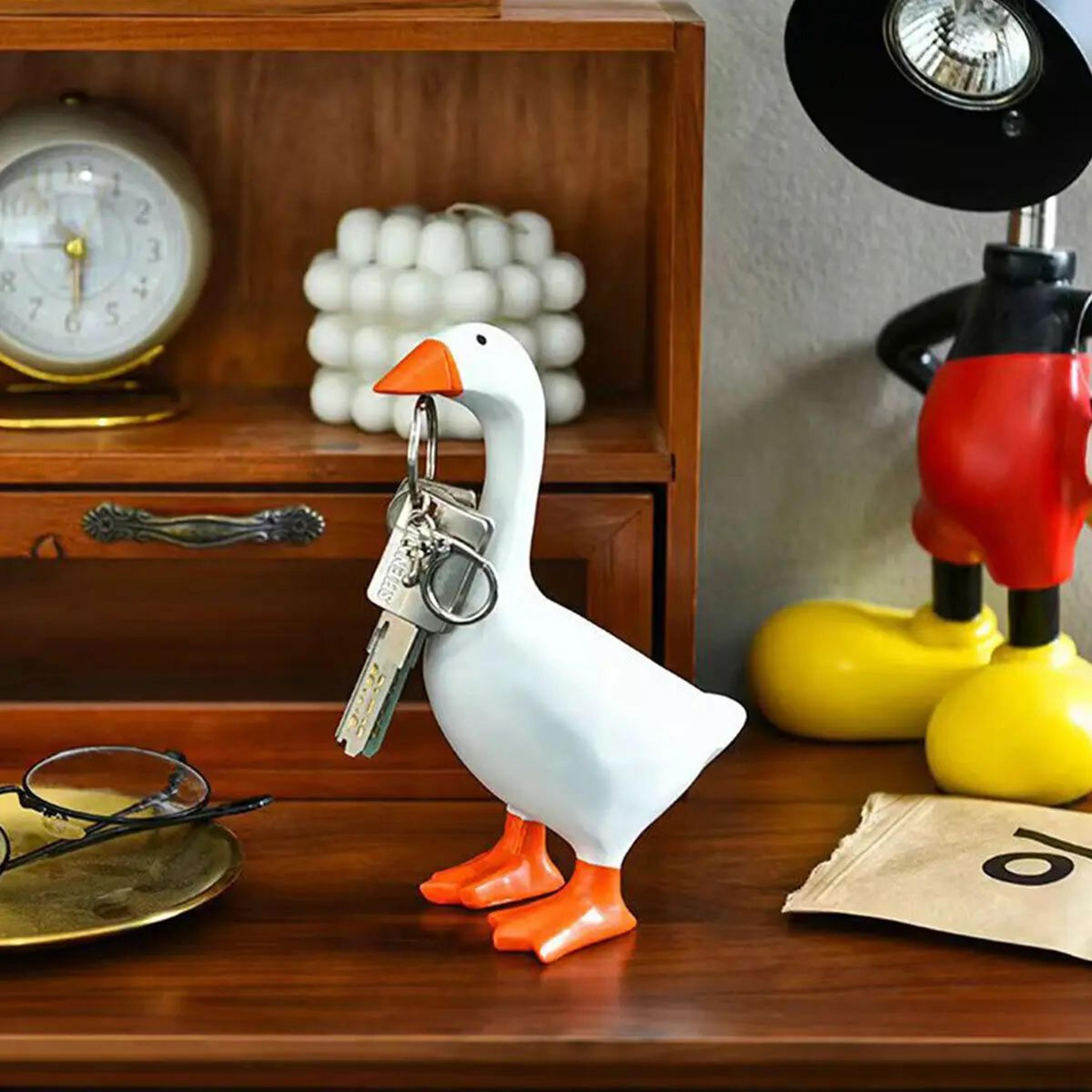 Cute Magnetic Goose Key Holder  Resin Decorative Figurine Entryway Organizer 1