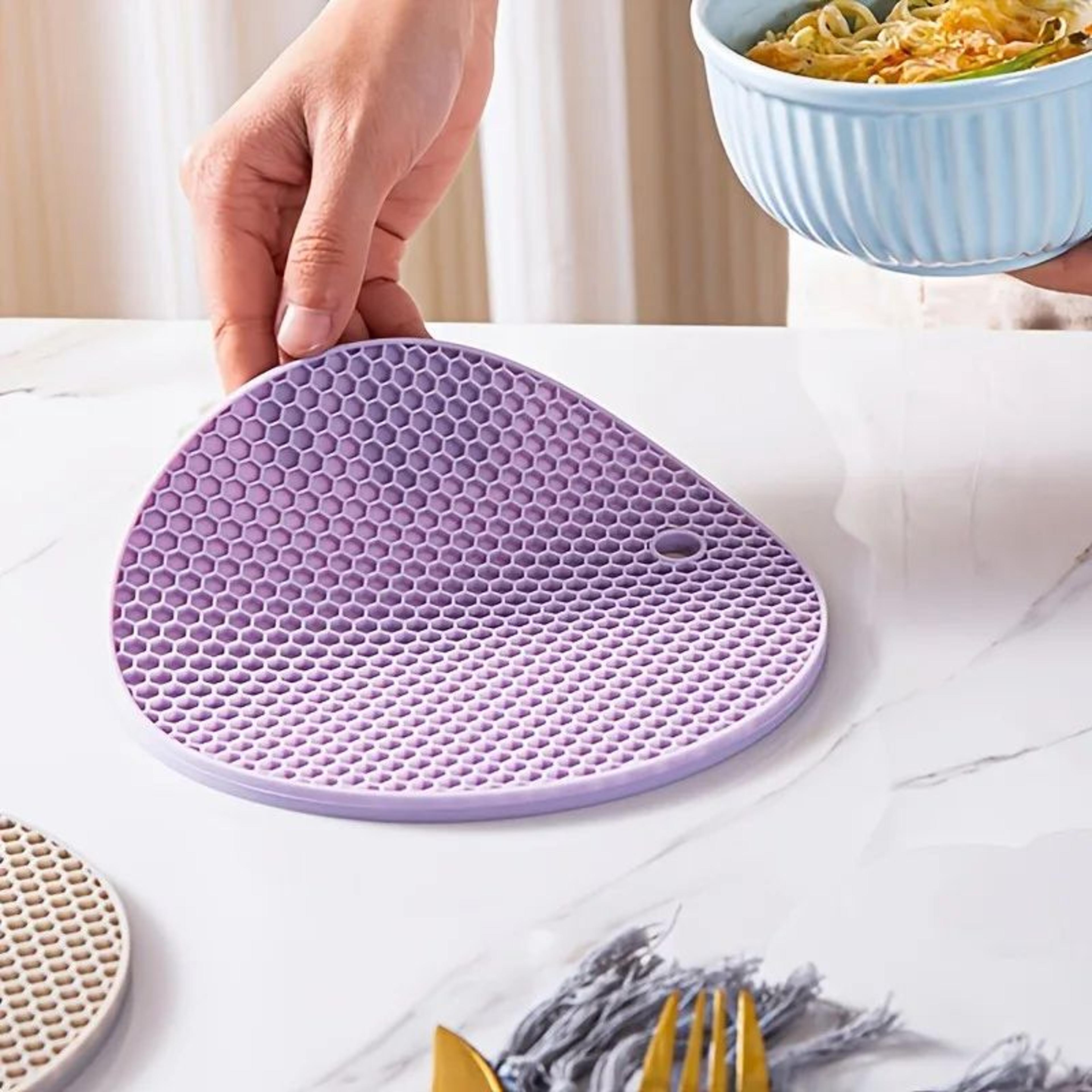 Silicone AntiScald Mat  HeatResistant NonSlip Pot Holder  Kitchen Counter Protector 1
