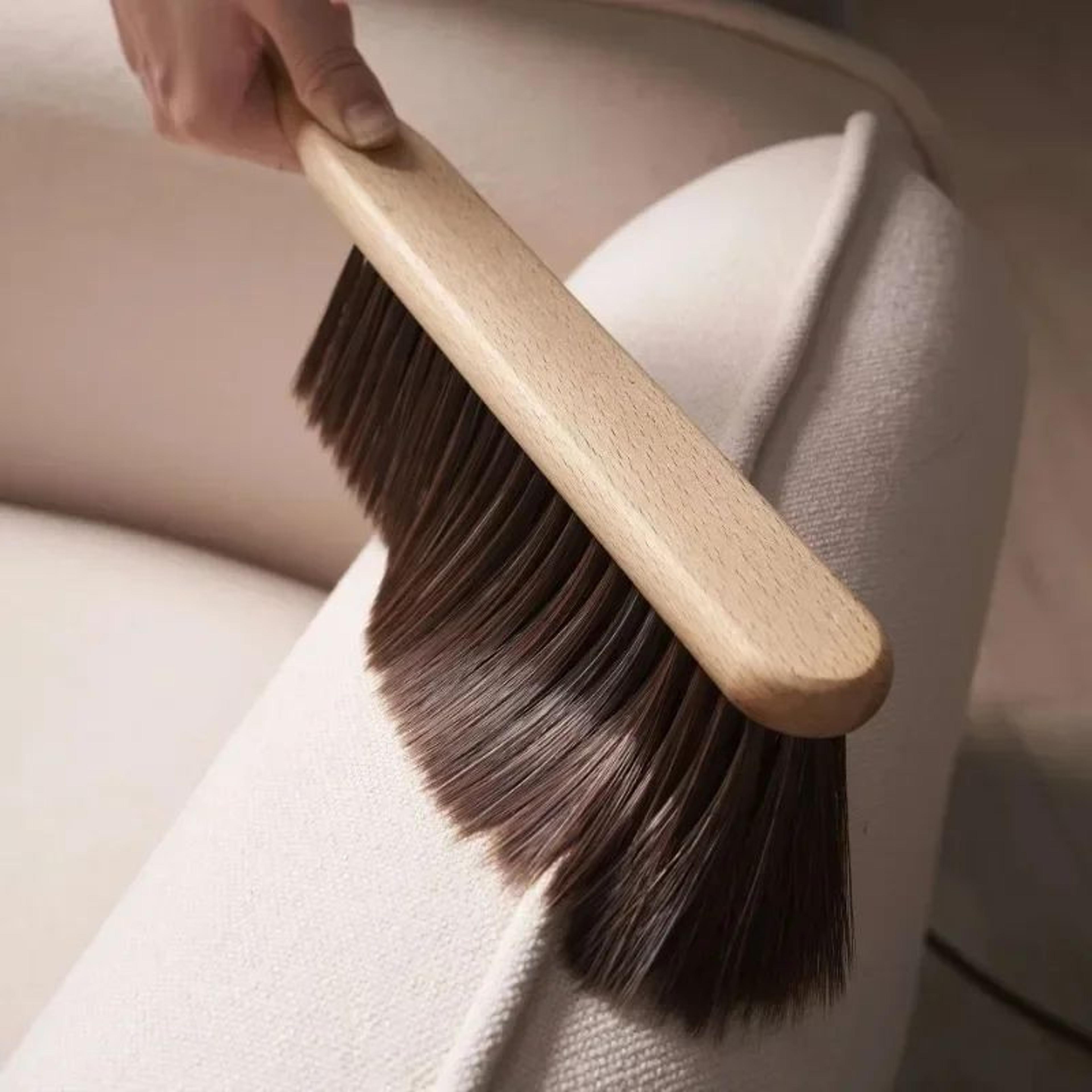 Natural Wood Coffee Cleaning Brush  AntiStatic Barista Grinder  Desktop Dusting Brush With Soft Bri 1