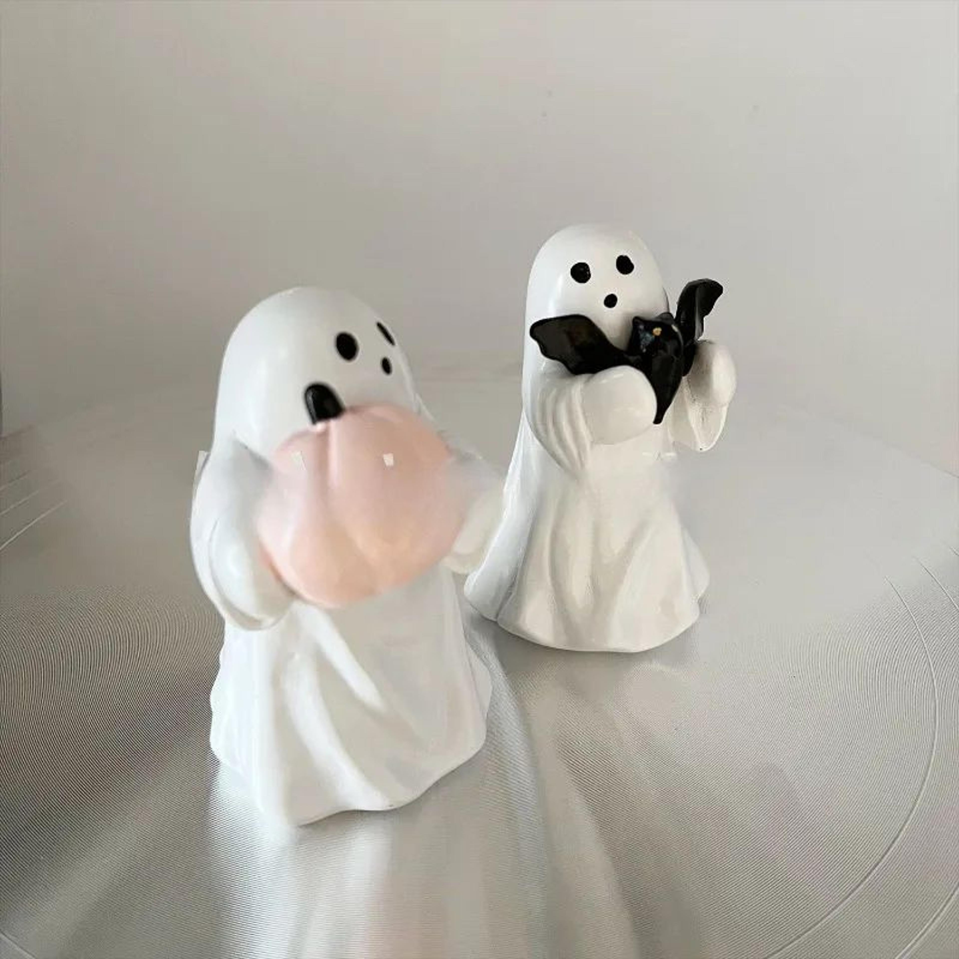 Cute Ceramic Ghost Holding Pink Pumpkin Bat Statue  Halloween Resin Decoration For Home  Party 1