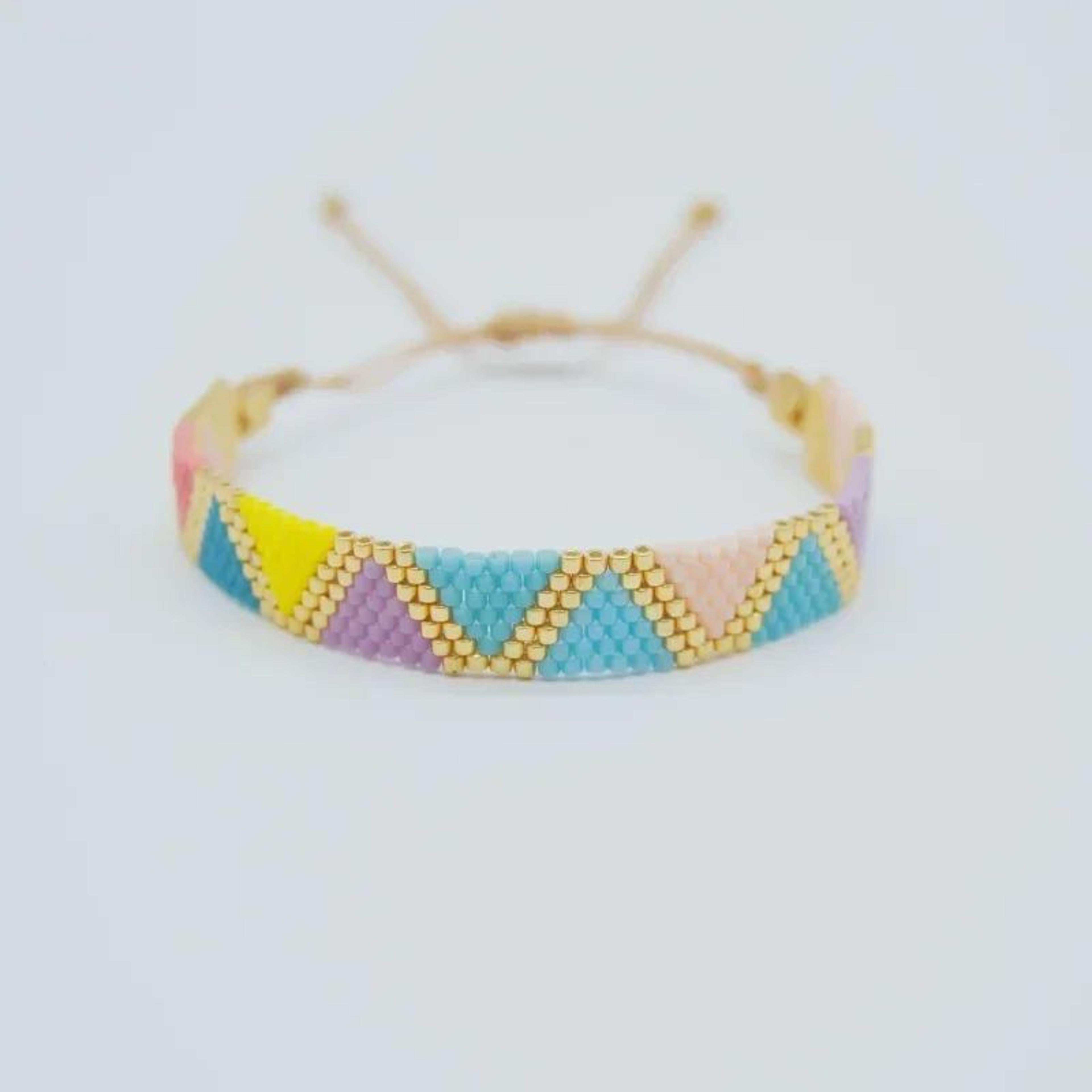 Boho Rice Bead Bracelet  Adjustable Handwoven Triangle Heart Gradient Beaded Bracelet For Women 4