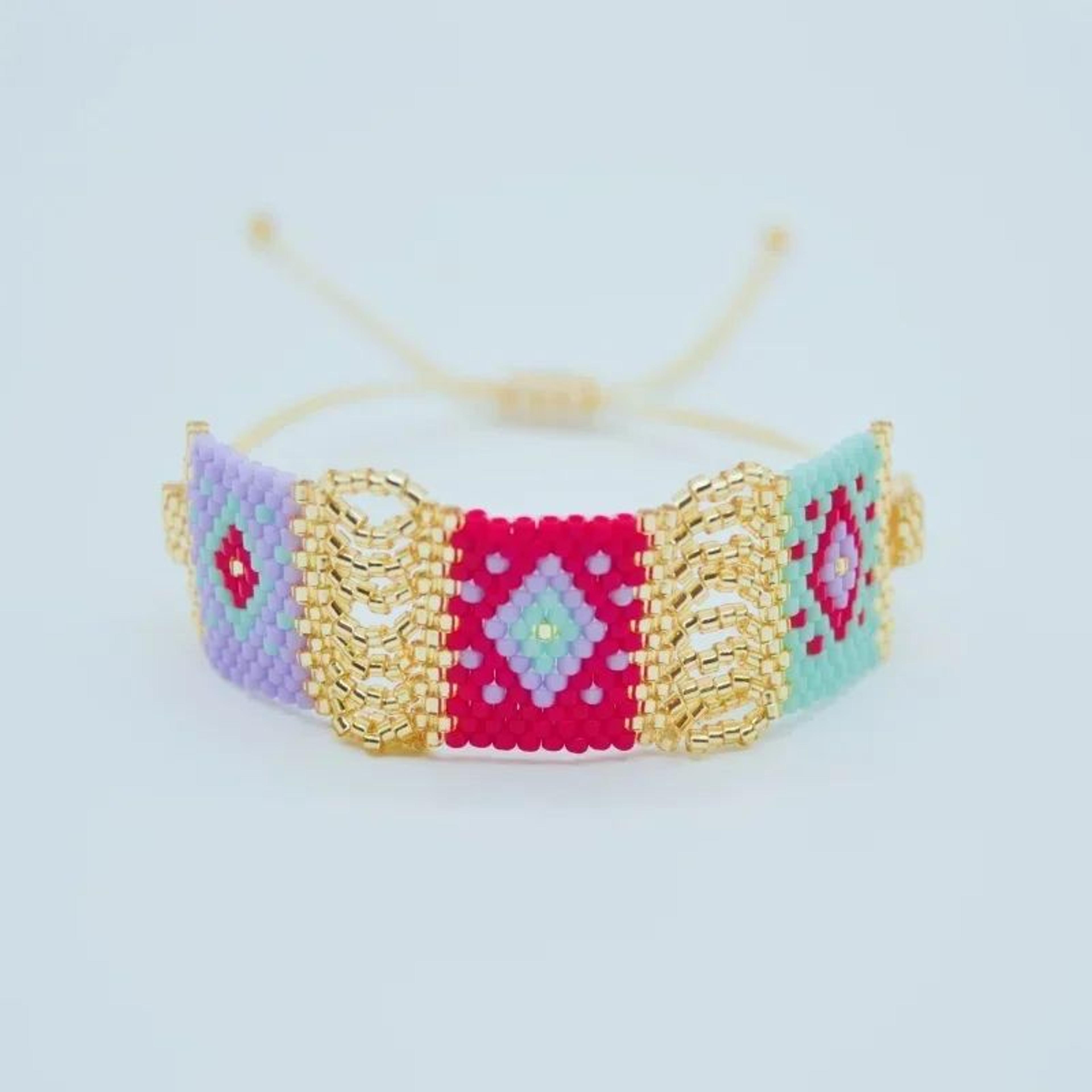 Boho Rice Bead Bracelet  Adjustable Handwoven Triangle Heart Gradient Beaded Bracelet For Women 8