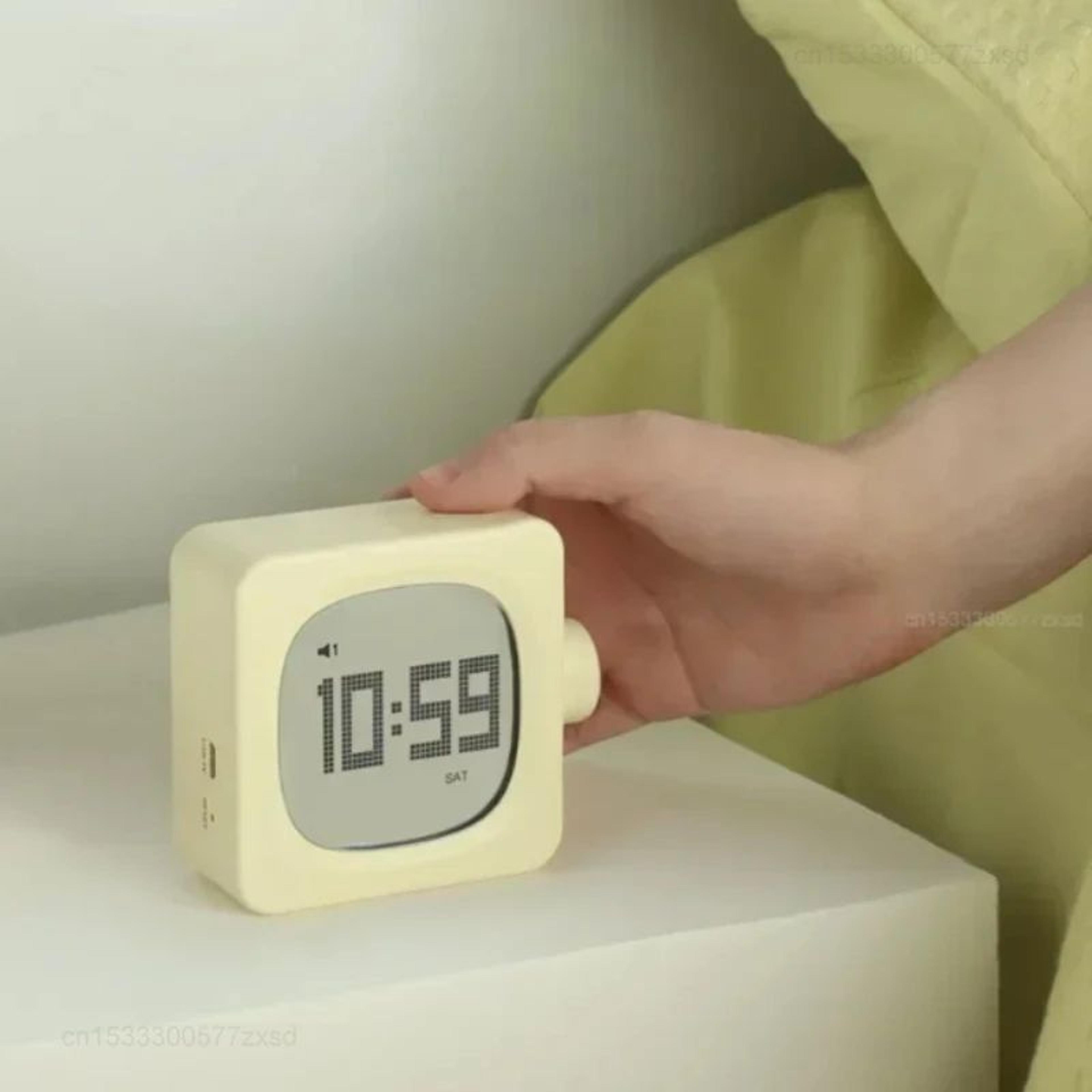 LED Digital Alarm Clock  Rechargeable LCD Desktop Clock With Temperature Humidity Monitor  Backligh 4