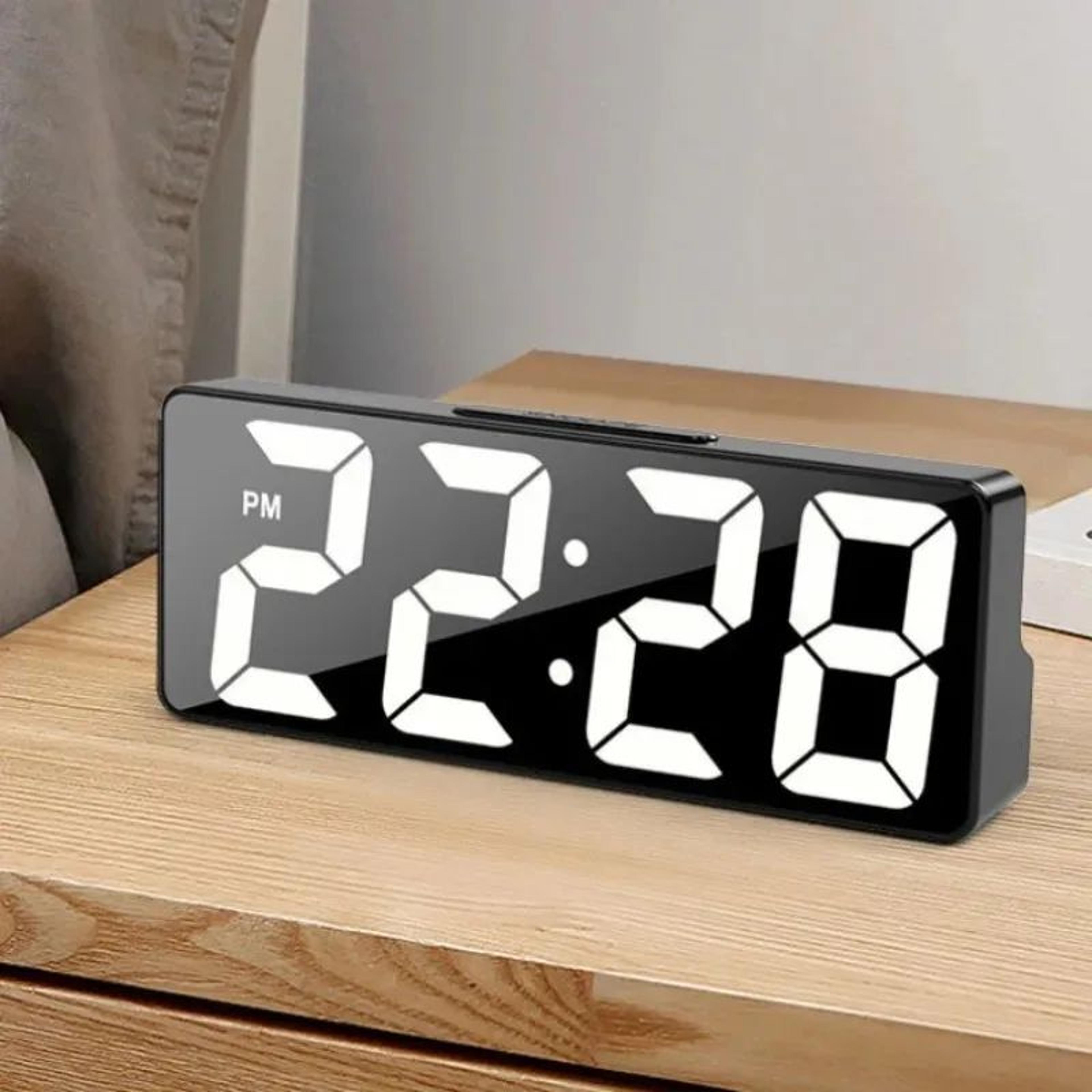 LED Digital Alarm Clock  Adjustable Brightness Desktop Clock With Temperature Date Dual Alarms  Nig 1