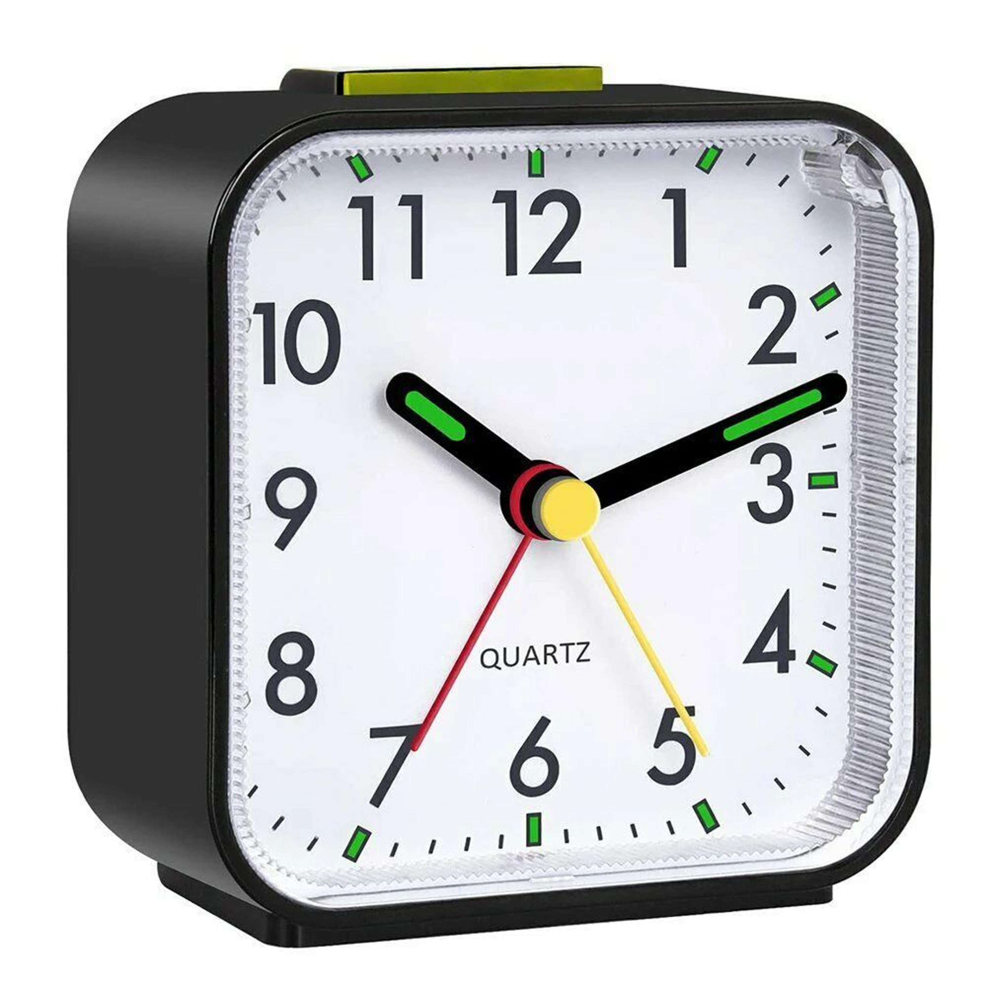 silent analog alarm clock – compact non-ticking bedside desk clock with night light & snooze for heavy sleepers