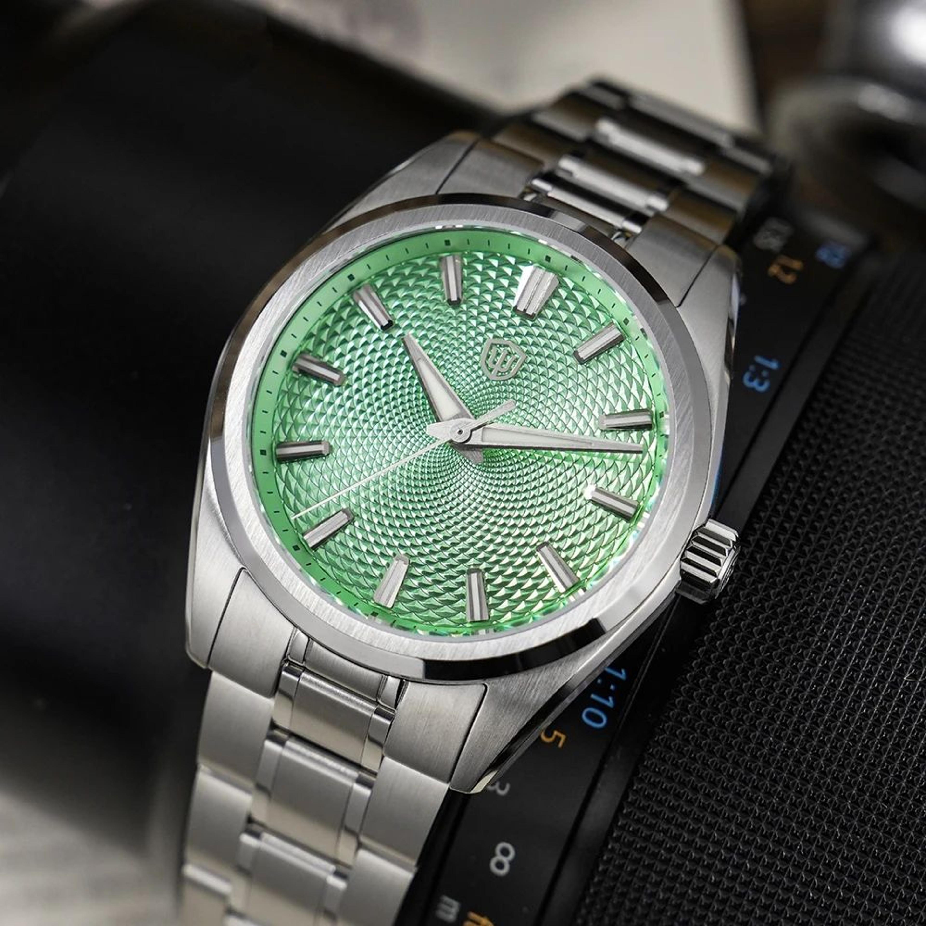 Mens Quartz Watch  VH31 Sweep Seconds Guilloche Dial And Sapphire Crystal With Blue Lume And 328ft  5