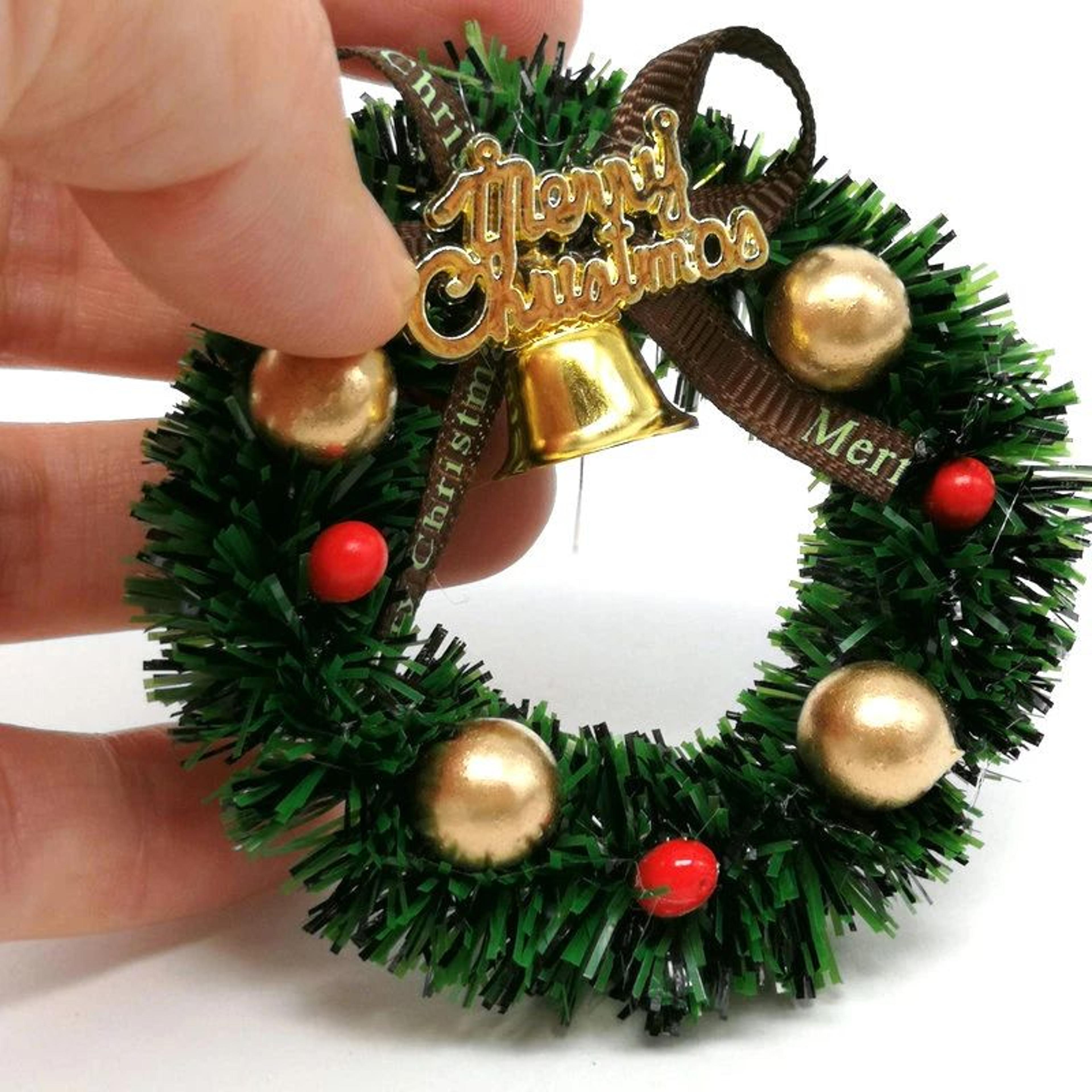 mini christmas wreath for dollhouses