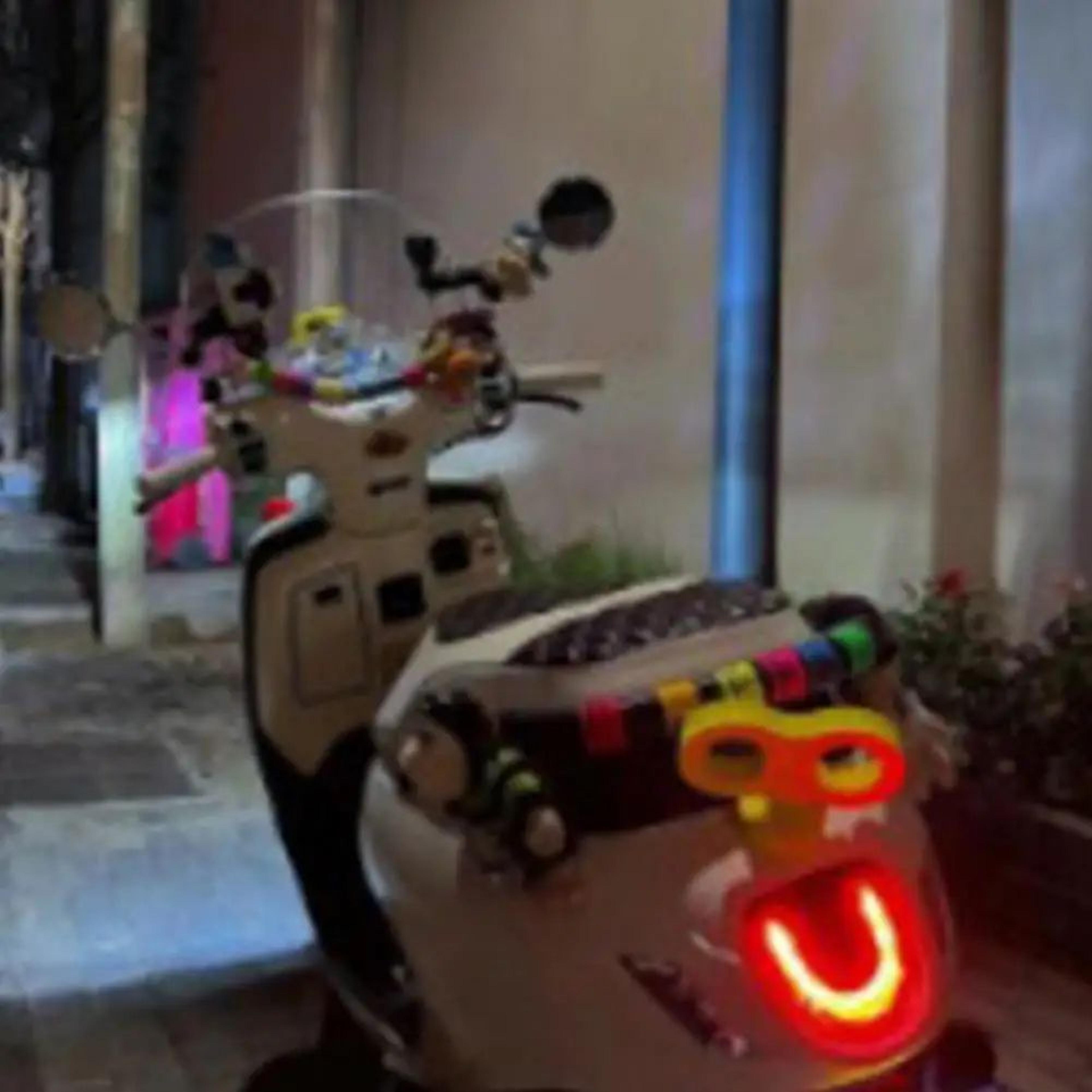 Funny 3D Wind Up Car Roof Sticker 1